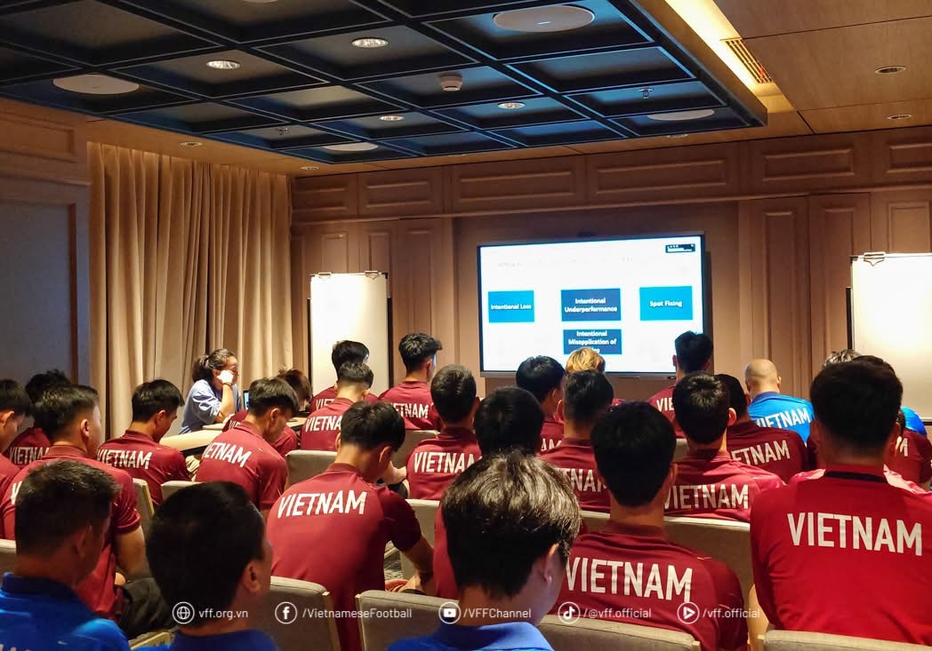 AFF ហាមប្រាម U.23 វៀតណាមយ៉ាងតឹងរ៉ឹង ពីការជួសជុលការប្រកួត និងការឃុបឃិតគ្នា៖ មិនត្រូវល្បួង ឬសូកប៉ាន់ - រូបថត ៣. AFF nghiêm cấm U.23 Việt Nam dàn xếp tỷ số, móc ngoặc: Không để bị cám dỗ, mua chuộc- Ảnh 3.