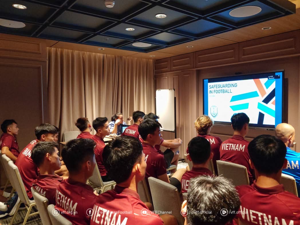 AFF ហាមប្រាម U.23 វៀតណាមយ៉ាងតឹងរ៉ឹង ពីការជួសជុលការប្រកួត និងការឃុបឃិតគ្នា៖ មិនត្រូវល្បួង ឬសូកប៉ាន់ - រូបថត ៦. AFF nghiêm cấm U.23 Việt Nam dàn xếp tỷ số, móc ngoặc: Không để bị cám dỗ, mua chuộc- Ảnh 6.