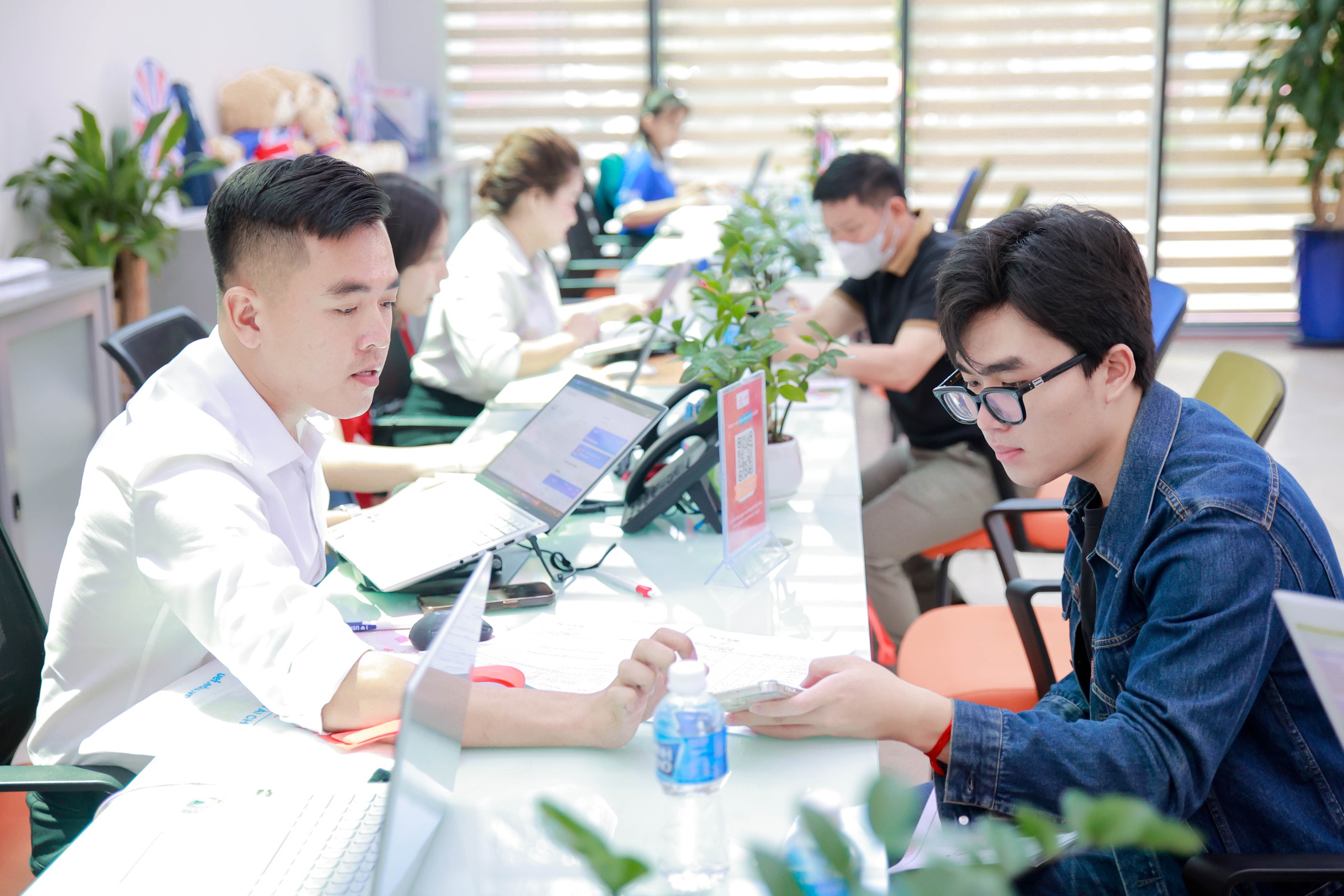Điểm chuẩn tổ hợp C03 của một trường ĐH cao hơn các tổ hợp còn lại - Ảnh 1.