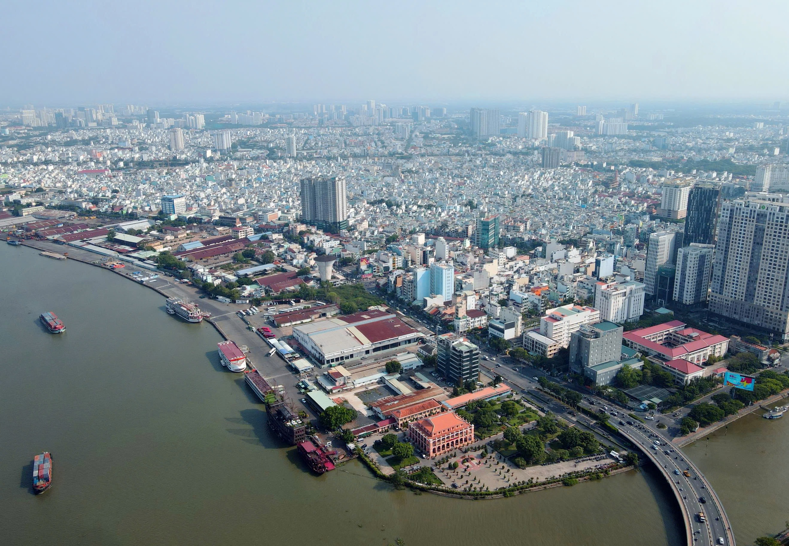Top 10 phường có mật độ dân số cao nhất TP.HCM sau sáp nhập- Ảnh 1.