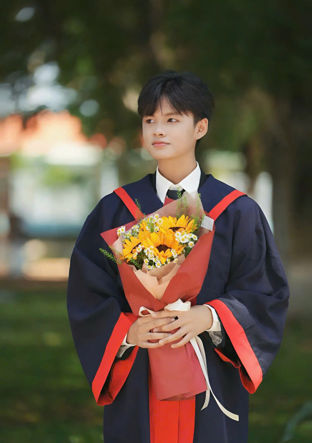 Dong Nai: Male student at specialized school is valedictorian of high school graduation exam - Photo 1. Đồng Nai: Nam sinh trường chuyên thủ khoa kỳ thi tốt nghiệp THPT- Ảnh 1.