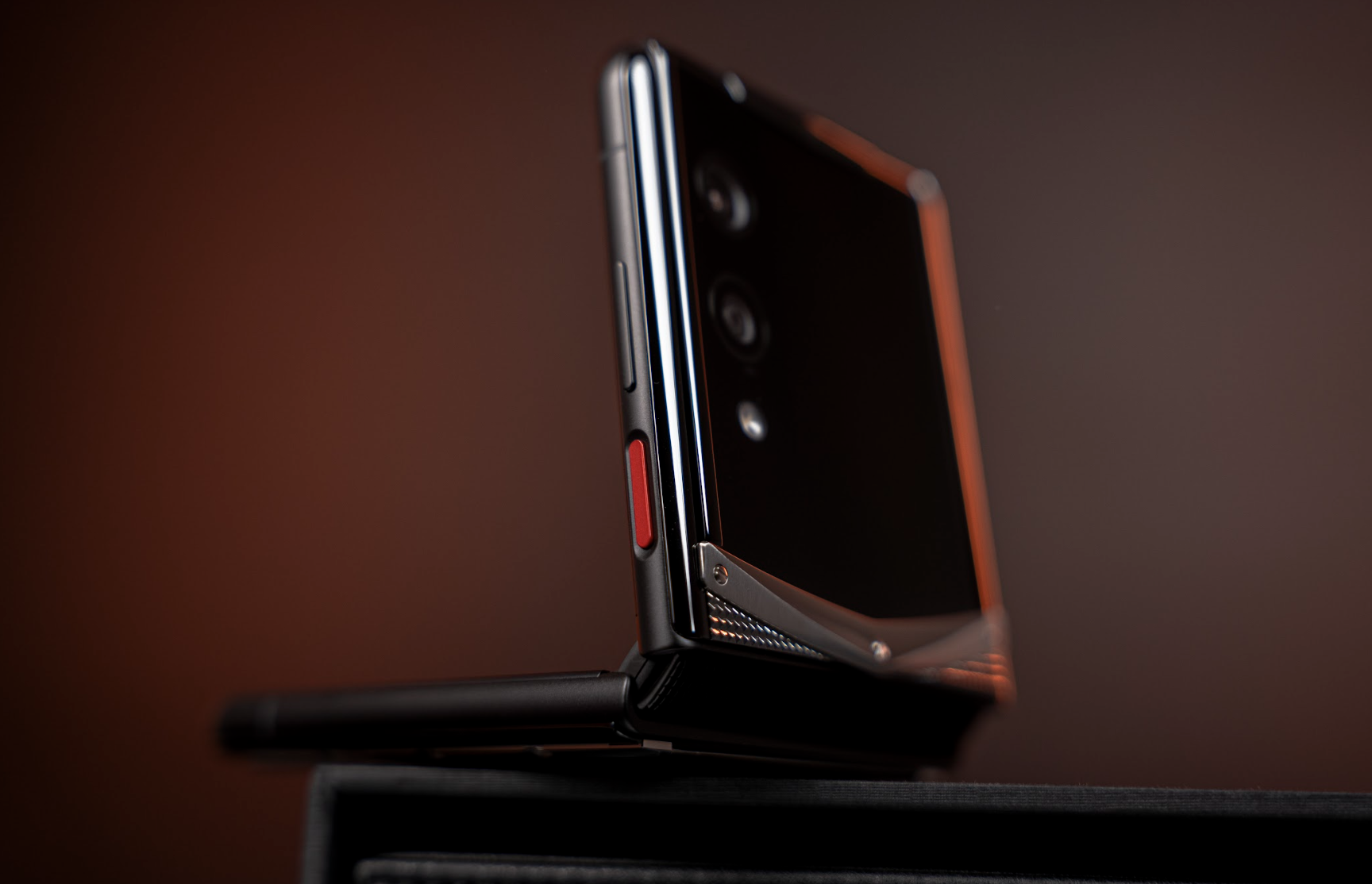 Quantum Flip chính thức mở màn hành trình mới của Vertu tại Việt Nam - Ảnh 2.