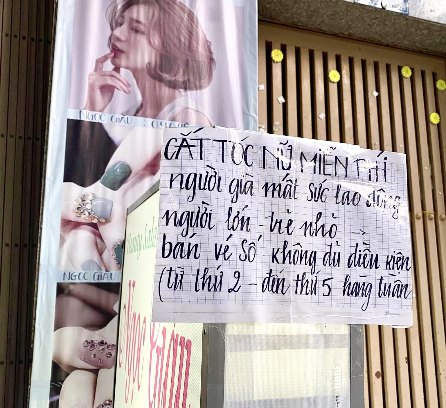 Bảng hiệu dễ thương ở quán cà phê, tiệm tóc TP.HCM: Ai đi ngang cũng mỉm cười- Ảnh 6.