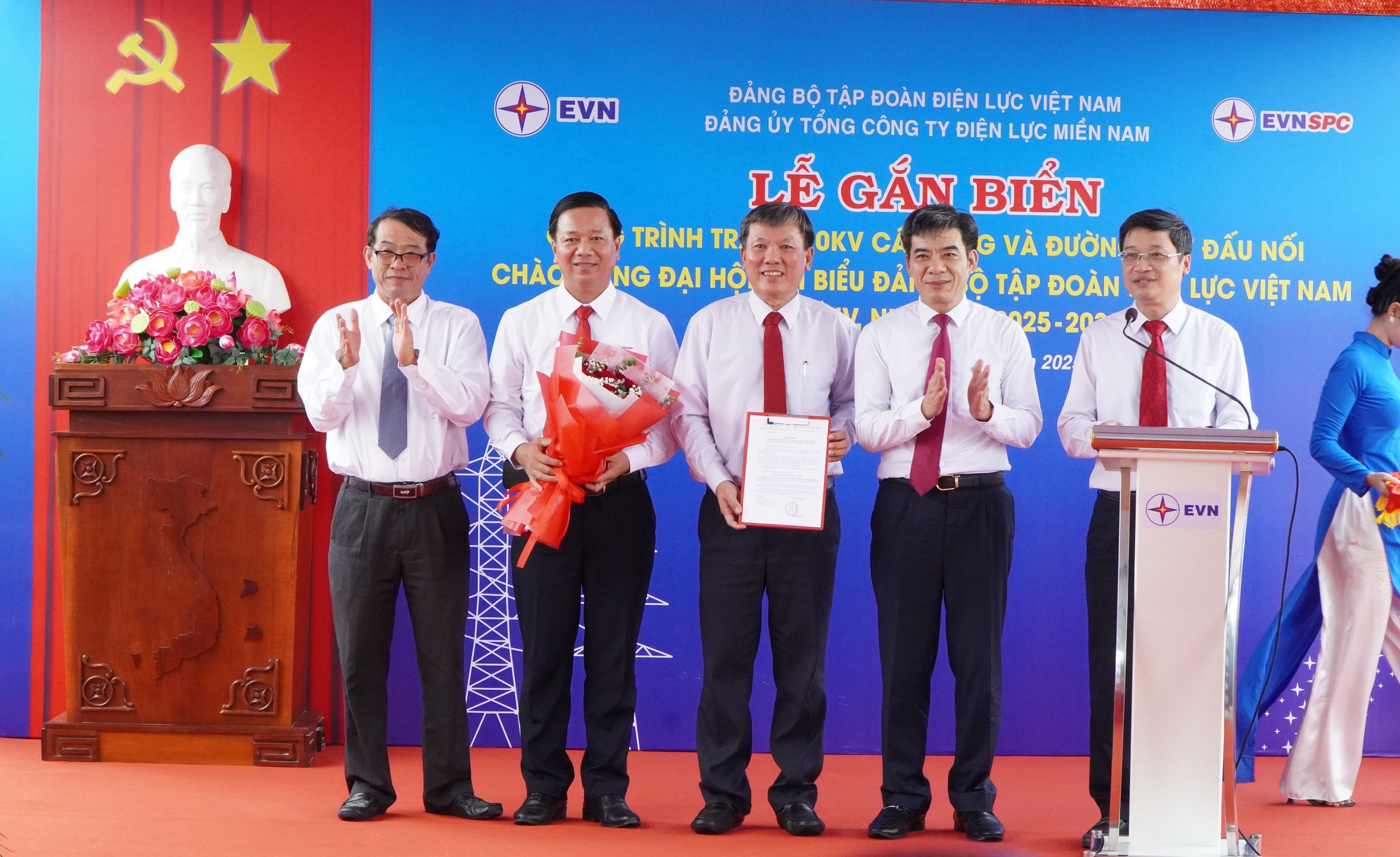 EVNSPC gắn biển công trình hơn 110 tỉ đồng tại Cần Thơ- Ảnh 1.