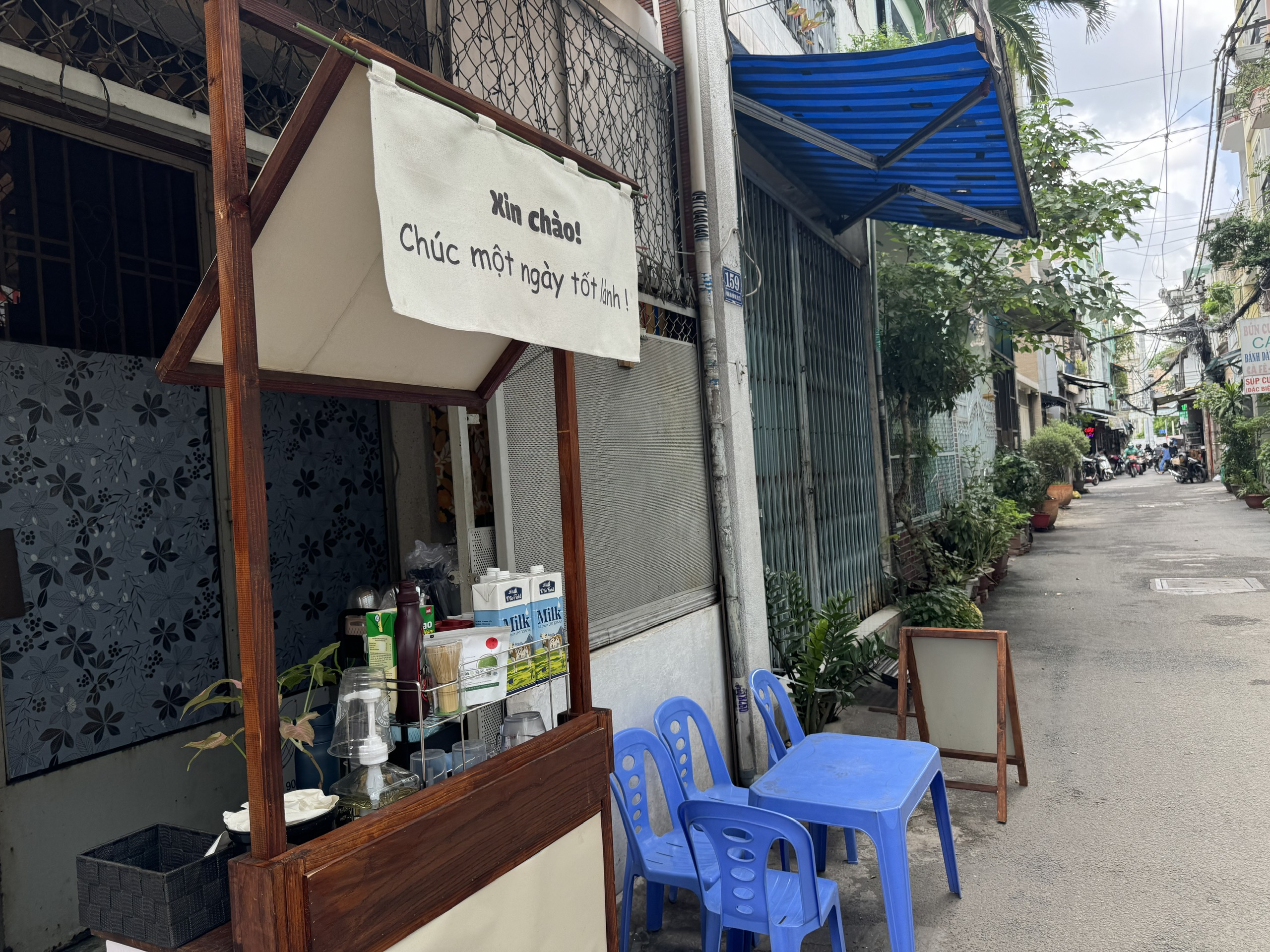 Bảng hiệu dễ thương ở quán cà phê, tiệm tóc TP.HCM: Ai đi ngang cũng mỉm cười- Ảnh 2.