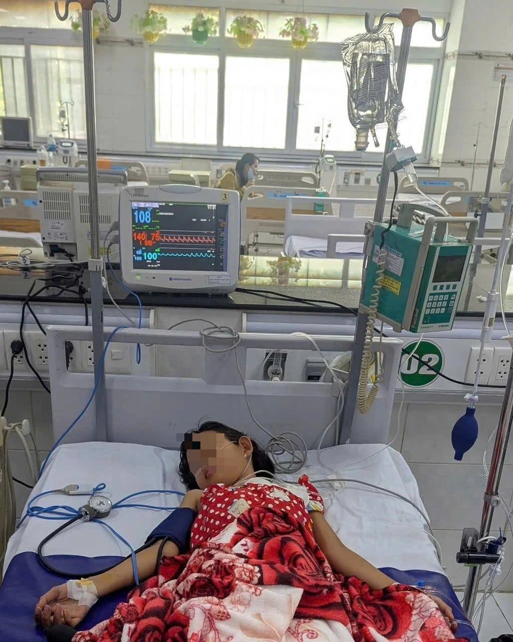 Cần Thơ: Chưa đầy 2 tháng, 17 trẻ nhập viện do sốt xuất huyết Dengue - Ảnh 1.