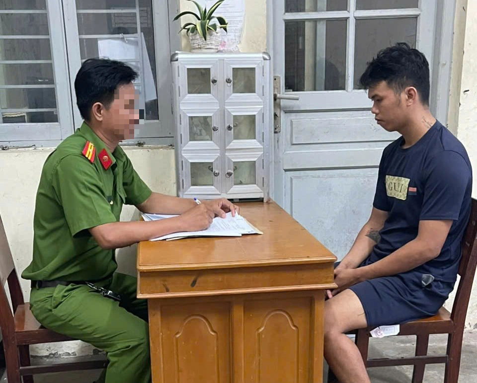 Người đàn ông tấn công cướp tài sản của người phụ nữ giữa đêm khuya - Ảnh 1.