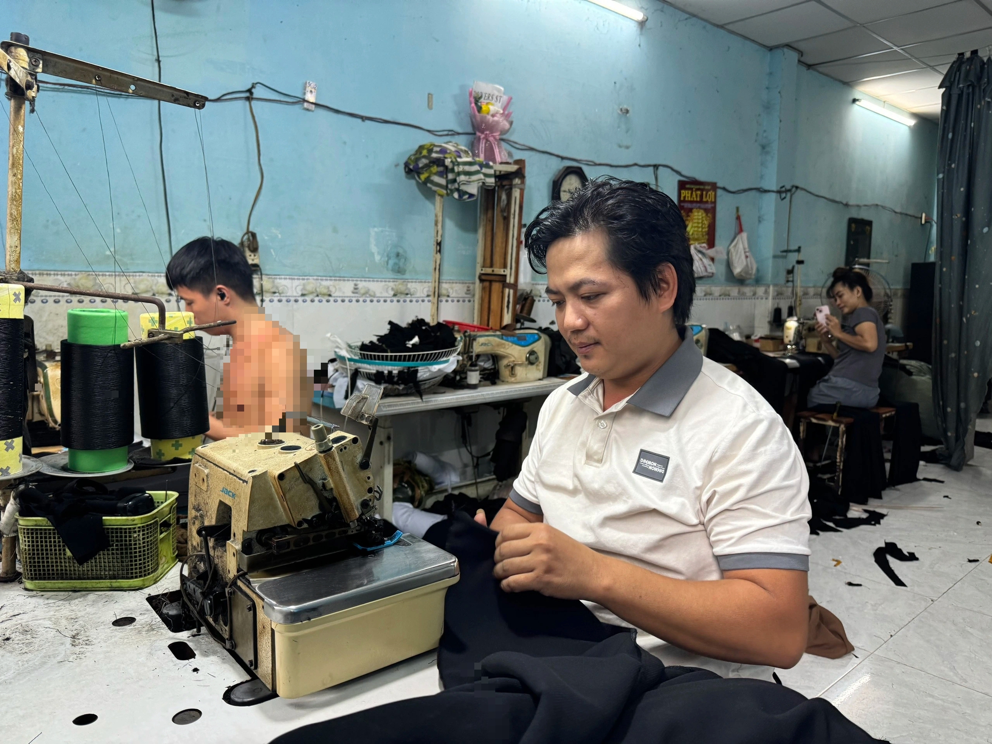 Lao động trên 35 tuổi tìm việc: Vì sao rời nhà máy may, về nhà trọ làm xuyên đêm? Lao động trên 35 tuổi tìm việc: Vì sao rời nhà máy may, về nhà trọ làm xuyên đêm?