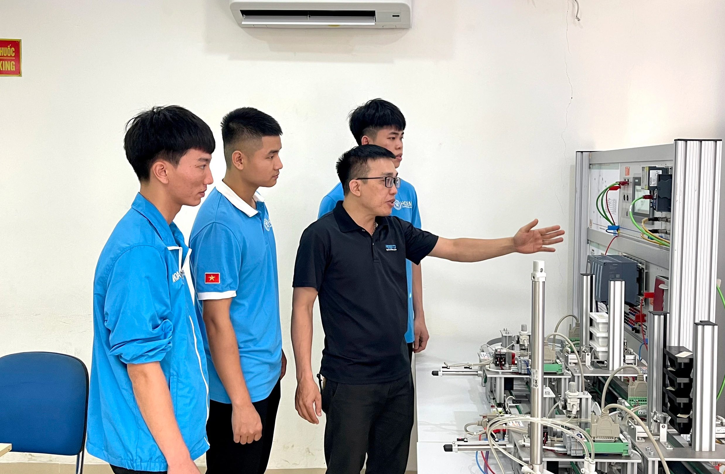 Mới: Thí sinh có thể đăng ký xét tuyển CĐ cùng với ĐH trên hệ thống chung - Ảnh 1.