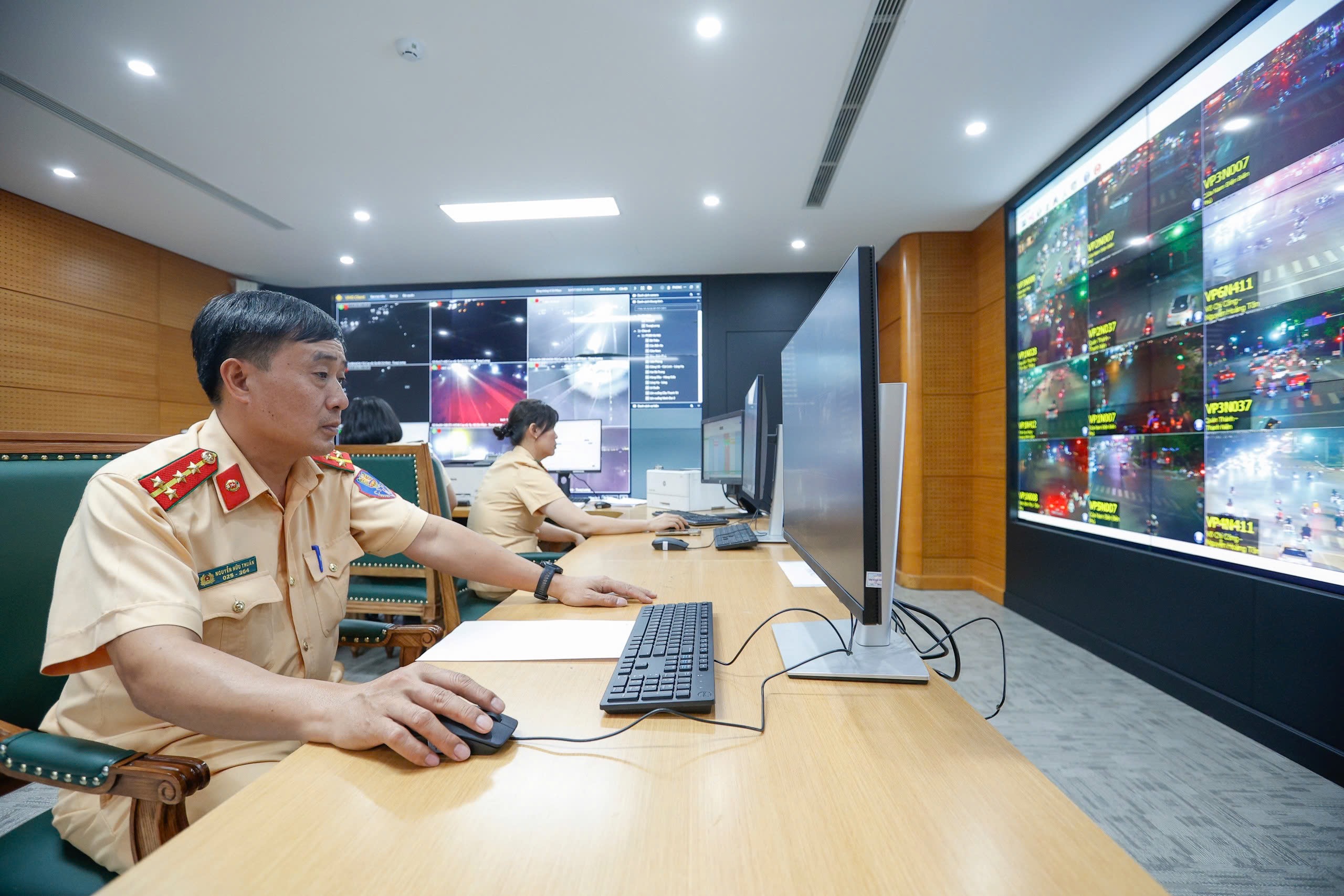 Bên trong trung tâm chỉ huy hiện đại của Cục CSGT, dùng camera AI tự bắt lỗi- Ảnh 17.