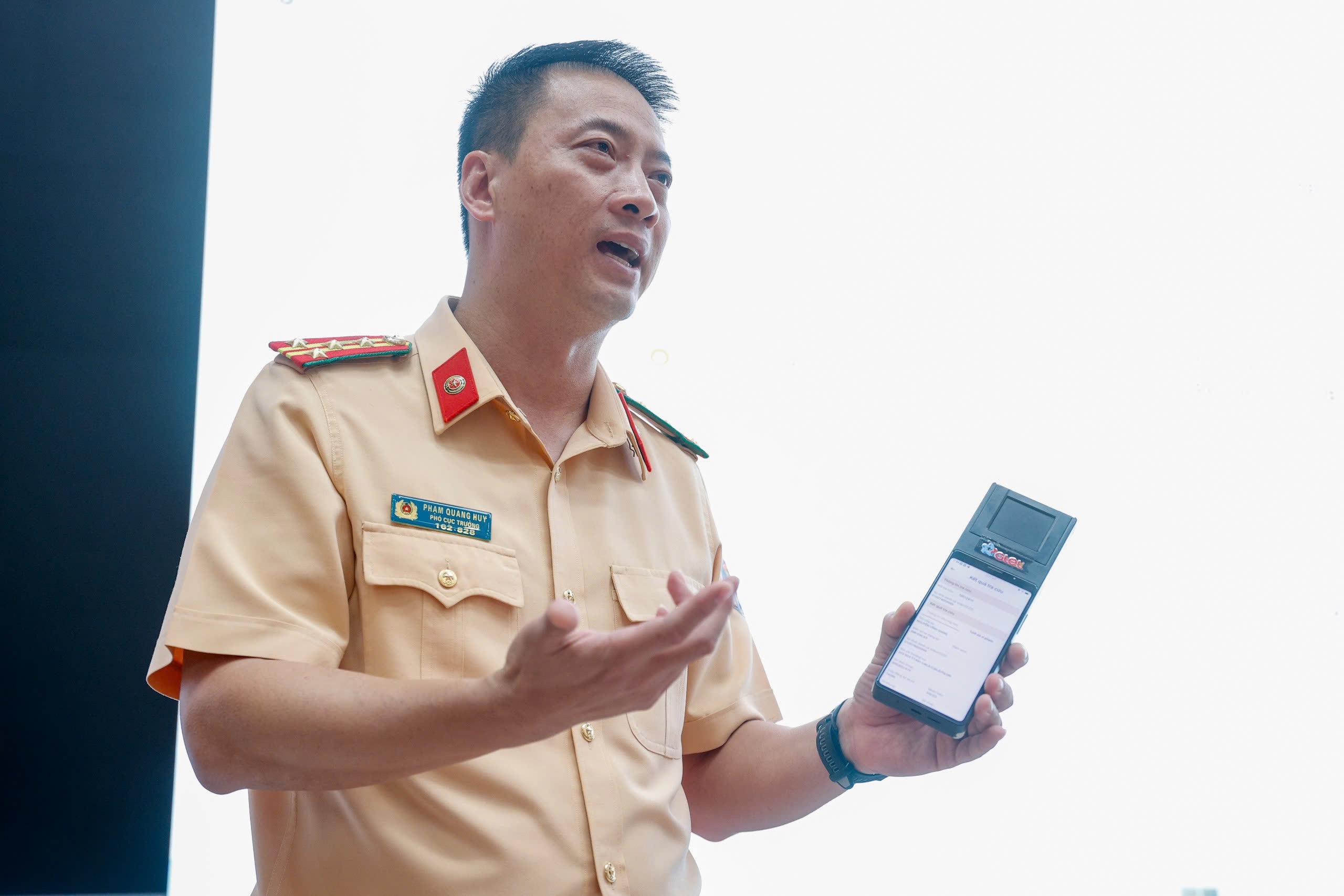 Bên trong trung tâm chỉ huy hiện đại của Cục CSGT, dùng camera AI tự bắt lỗi- Ảnh 9.