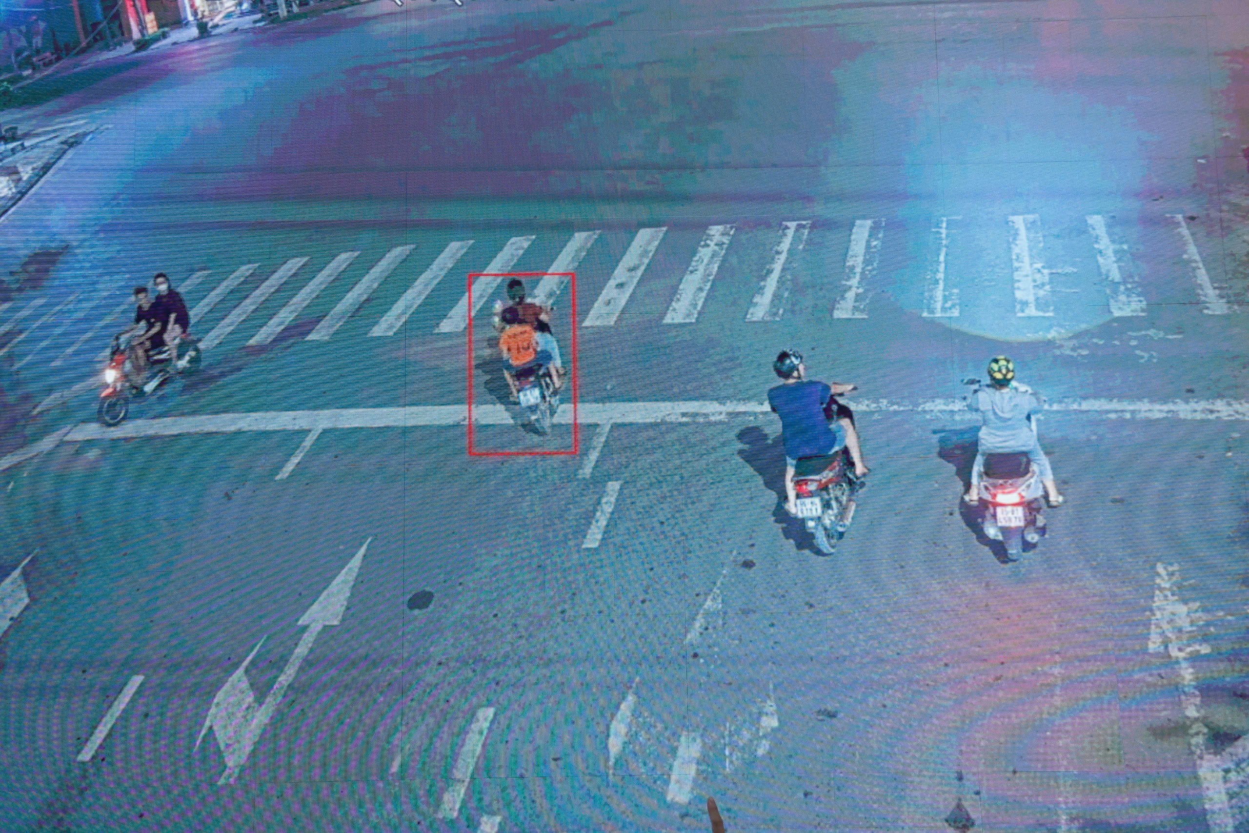 Bên trong trung tâm chỉ huy hiện đại của Cục CSGT, dùng camera AI tự bắt lỗi- Ảnh 7.