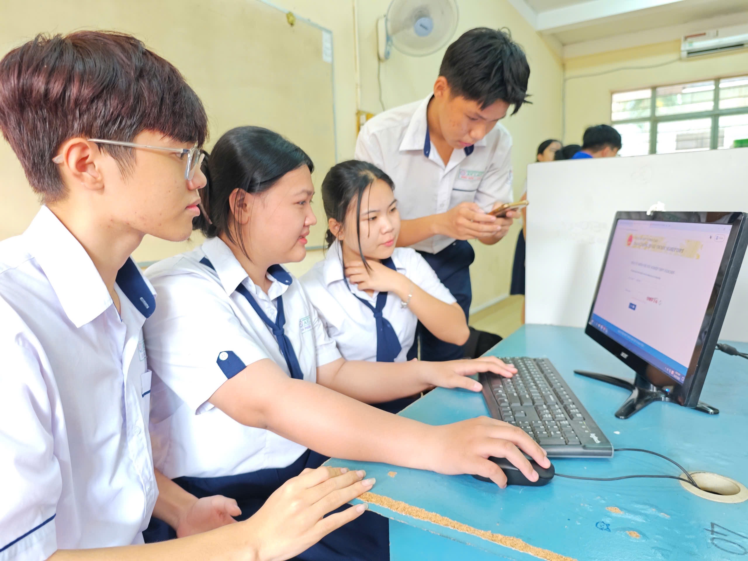 Nhiều ngành ‘nóng’ có điểm sàn xét tuyển là 15