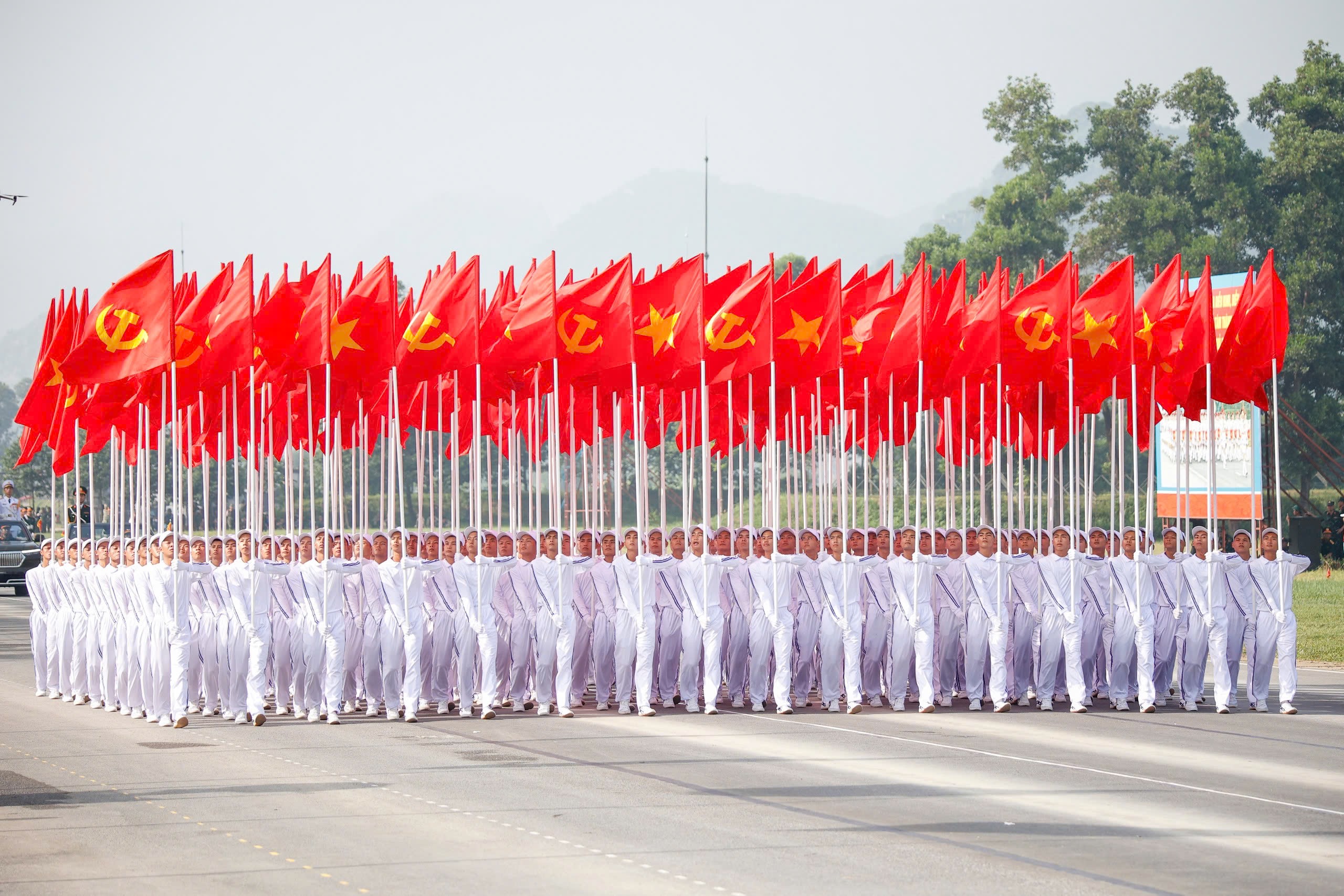 Mãn nhãn buổi diễu binh 15 . 000 Chiến sĩ công an và quân đội hợp luyện - Ảnh 3. Mãn nhãn buổi diễu binh 15 . 000 Chiến sĩ công an và quân đội hợp luyện - Ảnh 3.