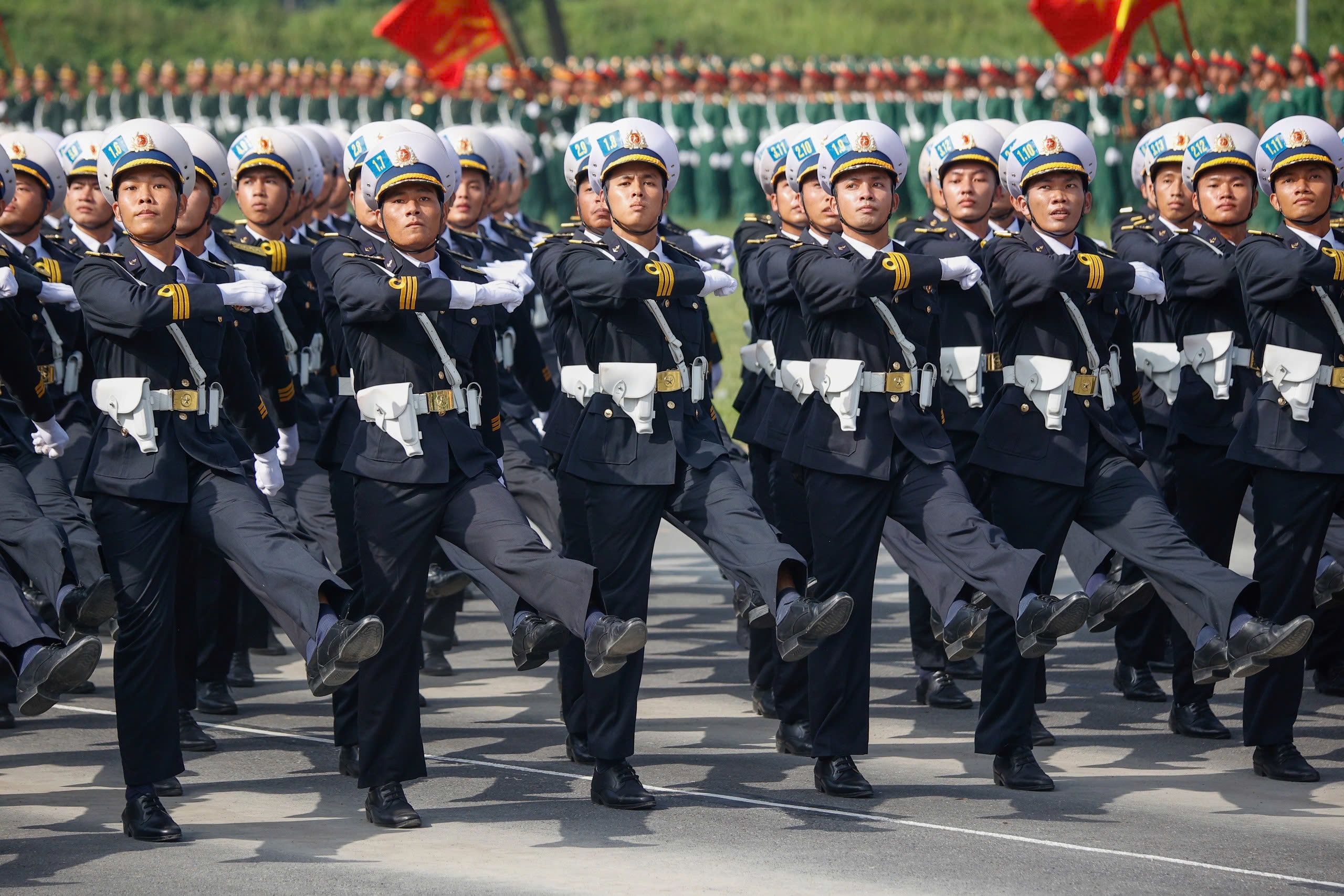 Mãn nhãn buổi diễu binh 15 . 000 Chiến sĩ công an và quân đội hợp luyện - Ảnh 15. Mãn nhãn buổi diễu binh 15 . 000 Chiến sĩ công an và quân đội hợp luyện - Ảnh 15.