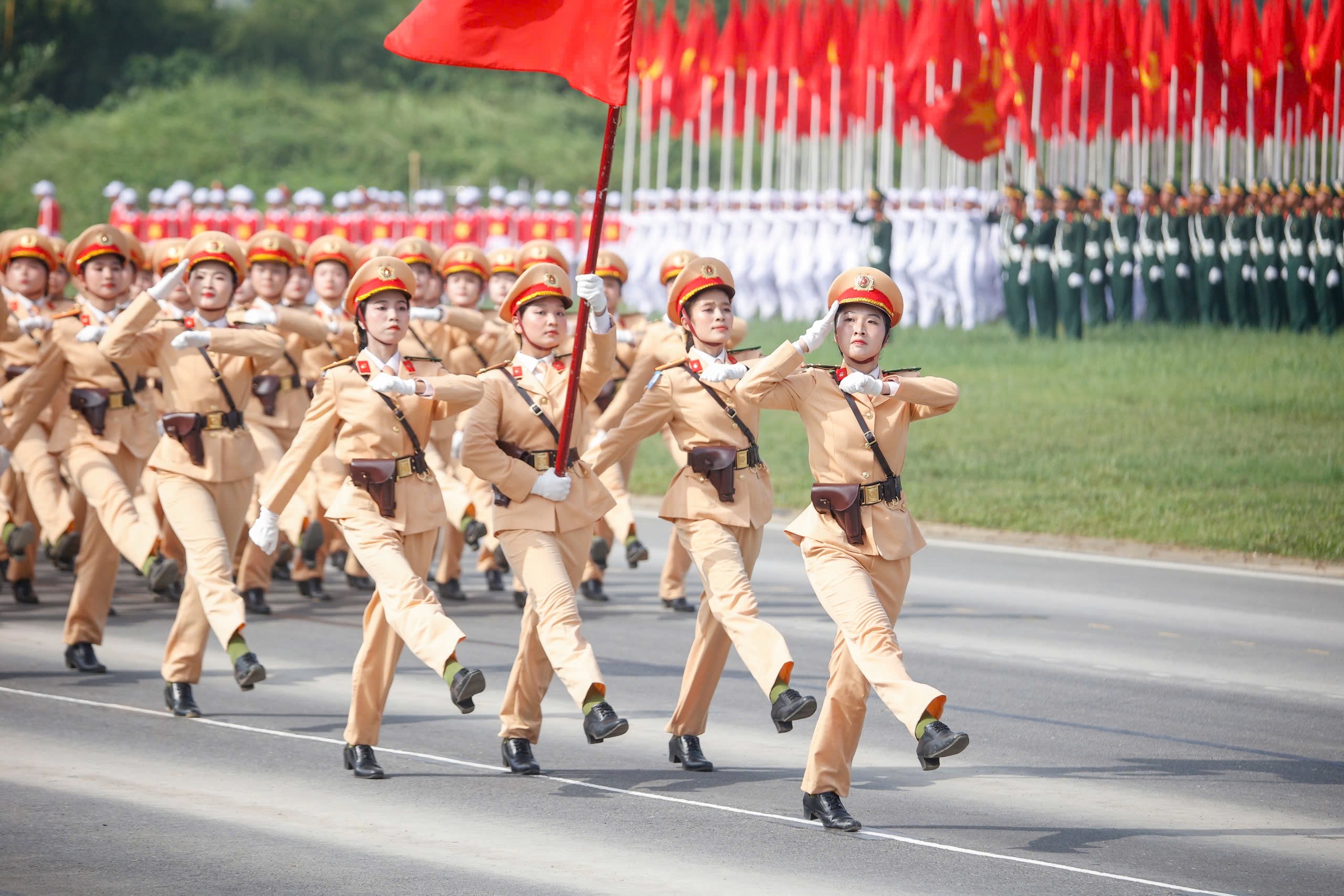 Mãn nhãn buổi diễu binh 15 . 000 Chiến sĩ công an và quân đội hợp luyện - Ảnh 22. Mãn nhãn buổi diễu binh 15 . 000 Chiến sĩ công an và quân đội hợp luyện - Ảnh 22.