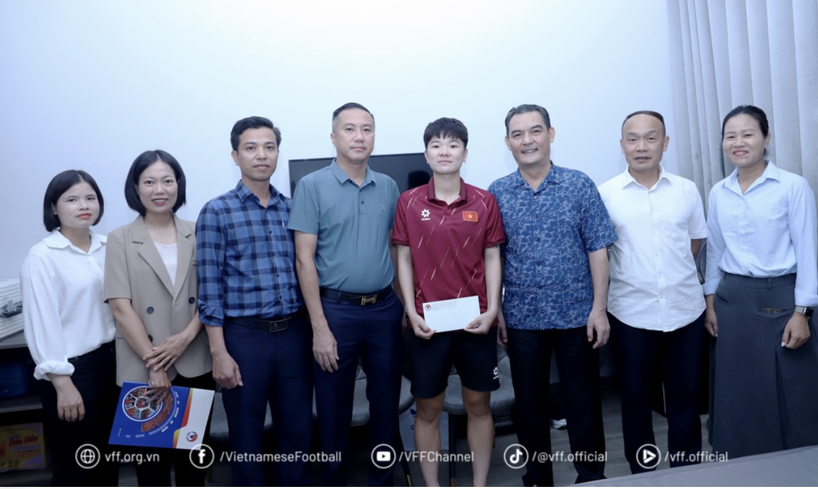 Spilleren Tuyet Ngan hadde en blindtarmsoperasjon, men kunne returnere for å konkurrere i det sørøstasiatiske mesterskapet – bilde 2. Tuyển thủ Tuyết Ngân bị mổ ruột thừa, kịp trở lại tranh tài giải vô địch Đông Nam Á- Ảnh 2.