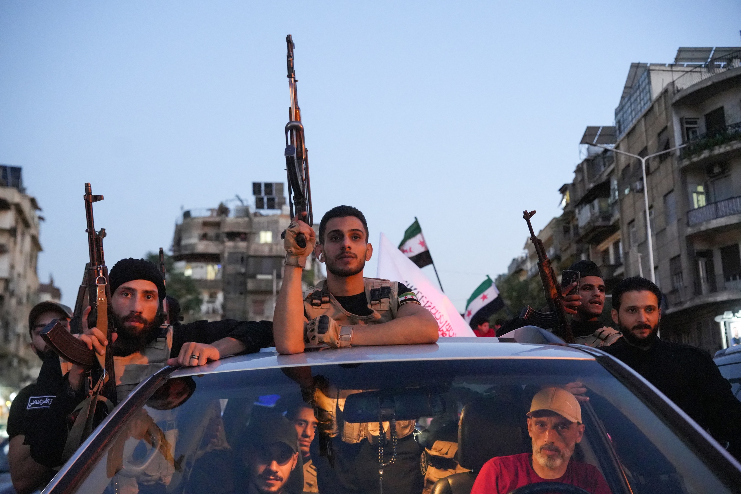 Quân đội Syria rút khỏi điểm xung đột chết người sau yêu cầu của Mỹ - Ảnh 1.