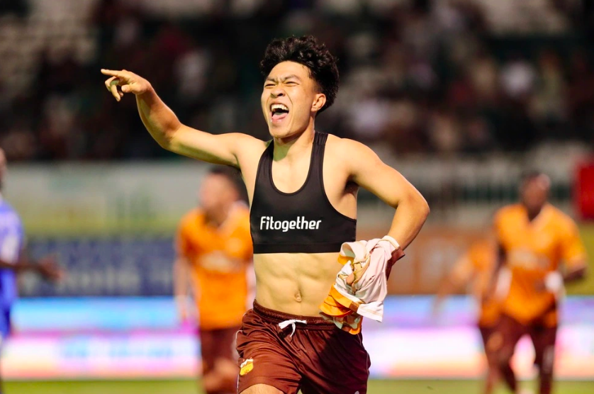 លី ឌុច មកដល់កំពង់ផែថ្មី តើការការពាររបស់ HAGL នឹងរង្គោះរង្គើដែរឬទេ? ទេ! - រូបថត ១. Lý Đức đã về bến mới, hàng thủ HAGL liệu có chông chênh: Không!
- Ảnh 1.