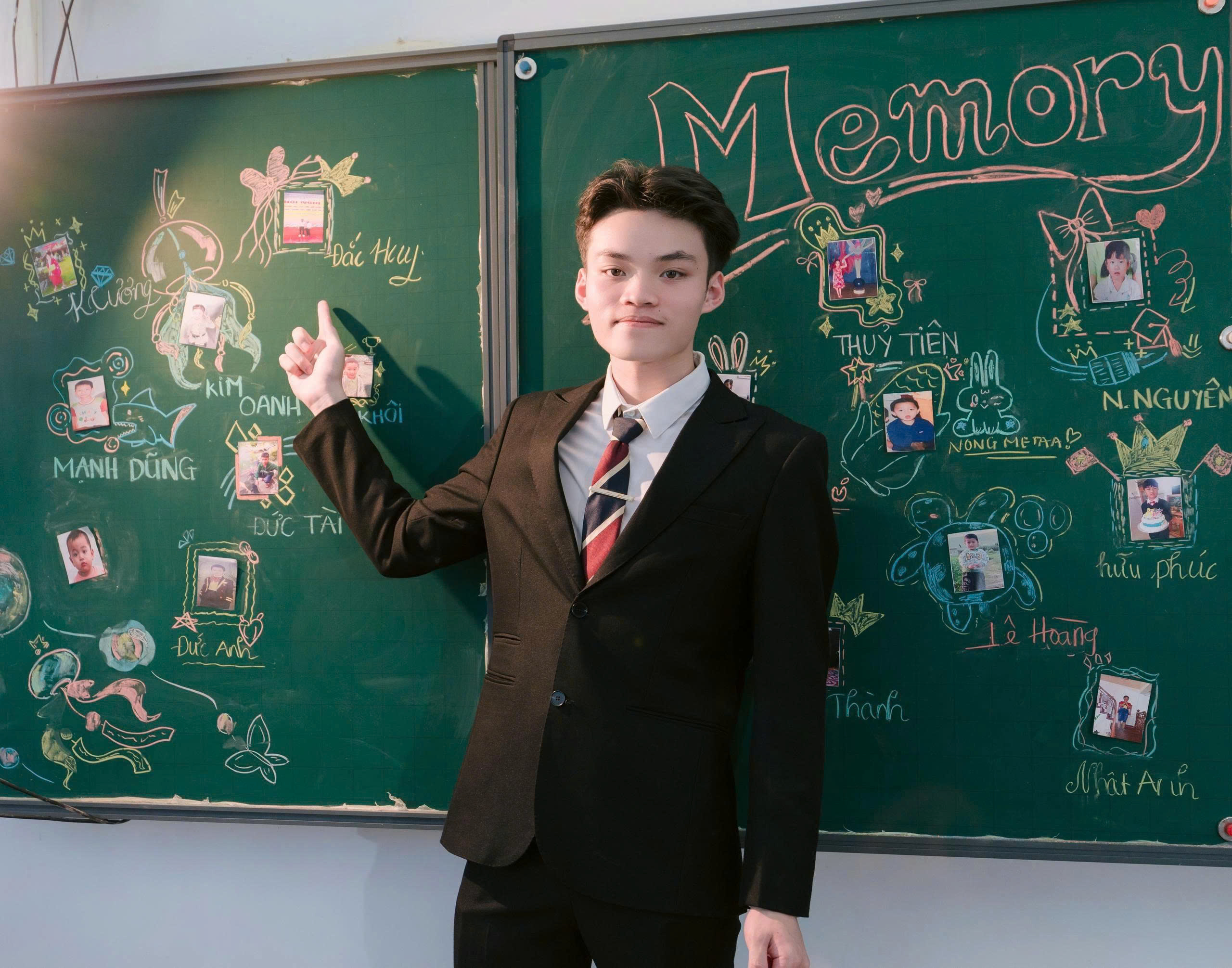 Nam sinh Lâm Đồng 10 điểm vật lý, 10 hóa học, 9,5 toán nhờ 1 phương pháp - Ảnh 1.