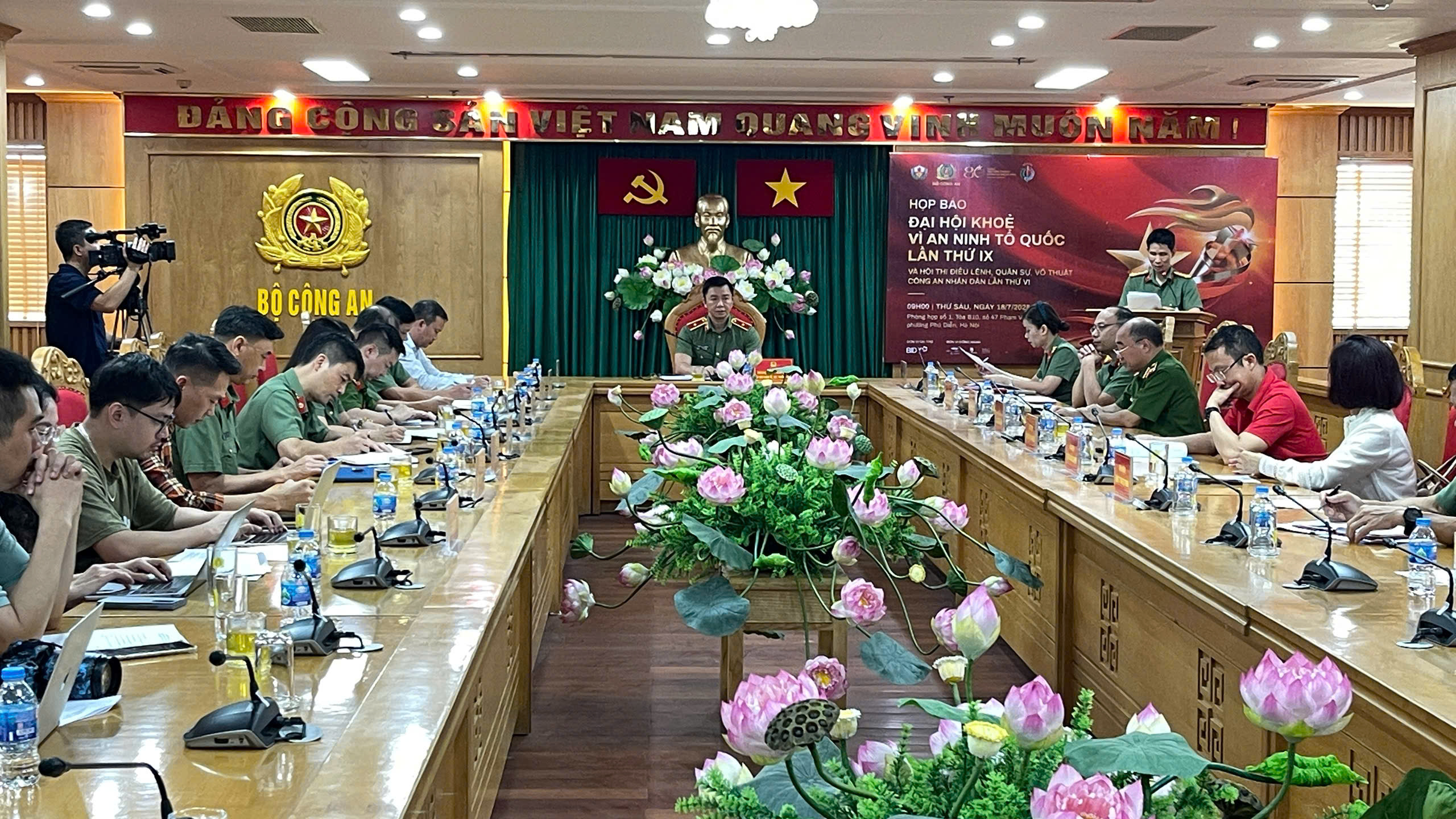 Napínavá soutěž na 9. sportovním kongresu „Pro národní bezpečnost“ – Foto 2. Tranh tài sôi nổi tại Đại hội khỏe 'Vì an ninh Tổ quốc' lần thứ IX- Ảnh 2.