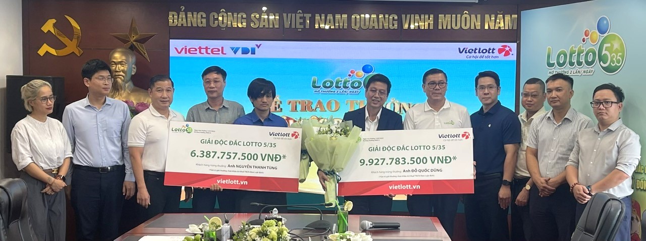 Gặp 2 người trúng độc đắc Vietlott không đeo mặt nạ - Ảnh 1.