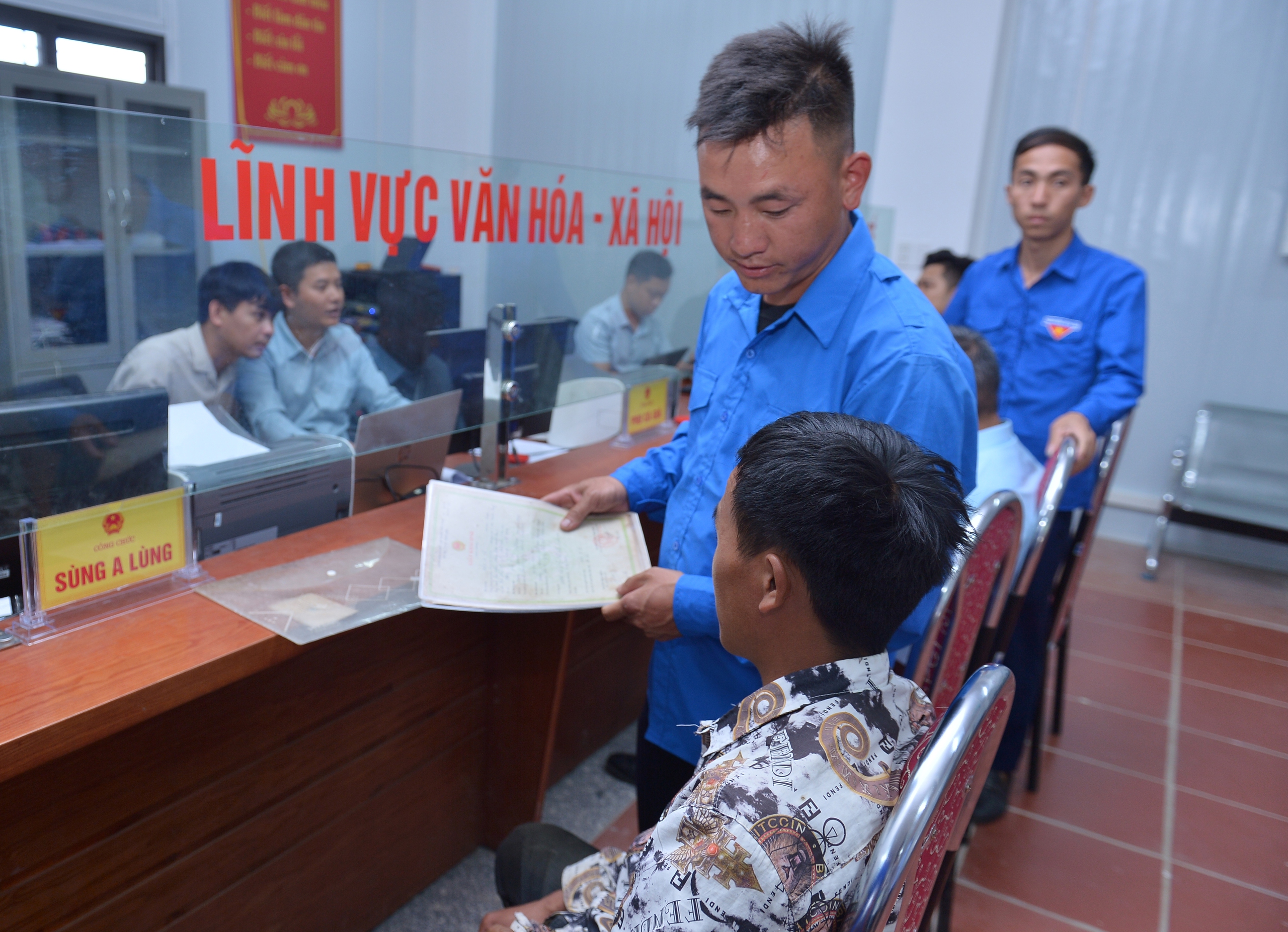 T.Ư Đoàn thăm đội tình nguyện xã biên giới Y Tý - Ảnh 5.