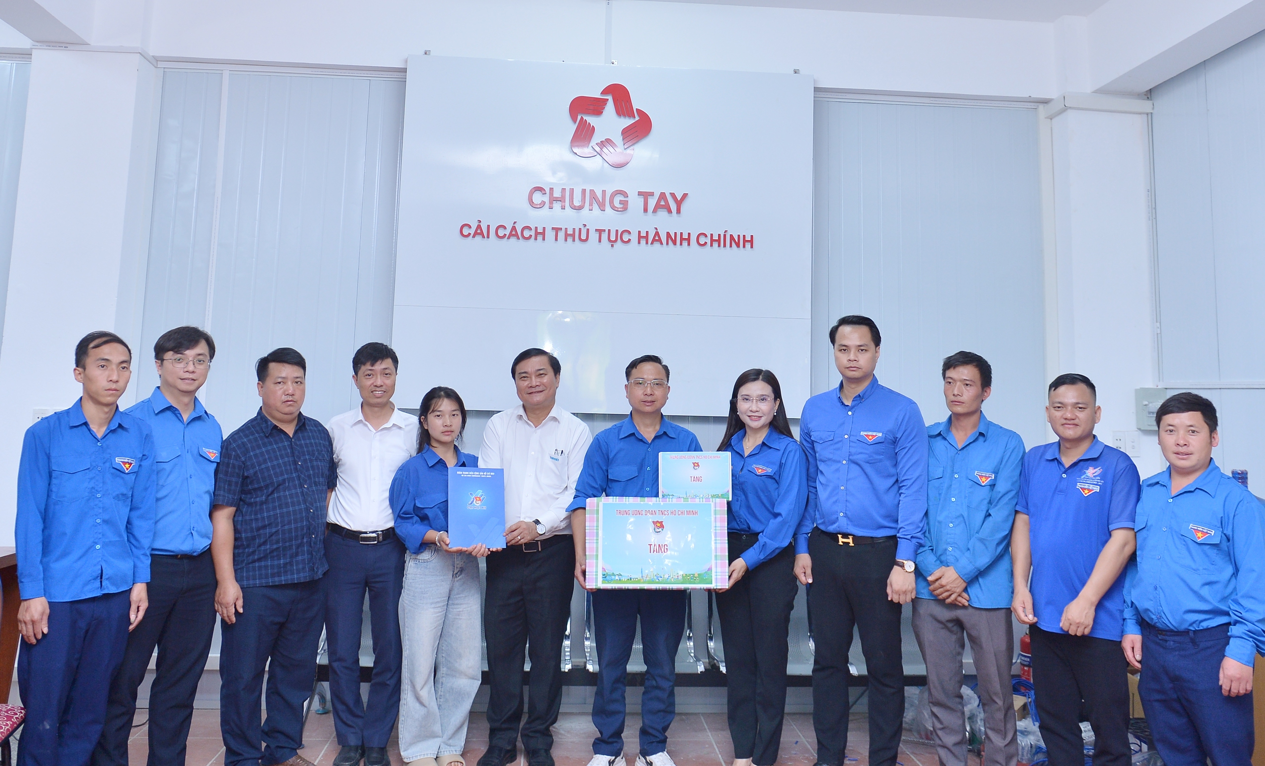 T.Ư Đoàn thăm đội tình nguyện xã biên giới Y Tý - Ảnh 8.