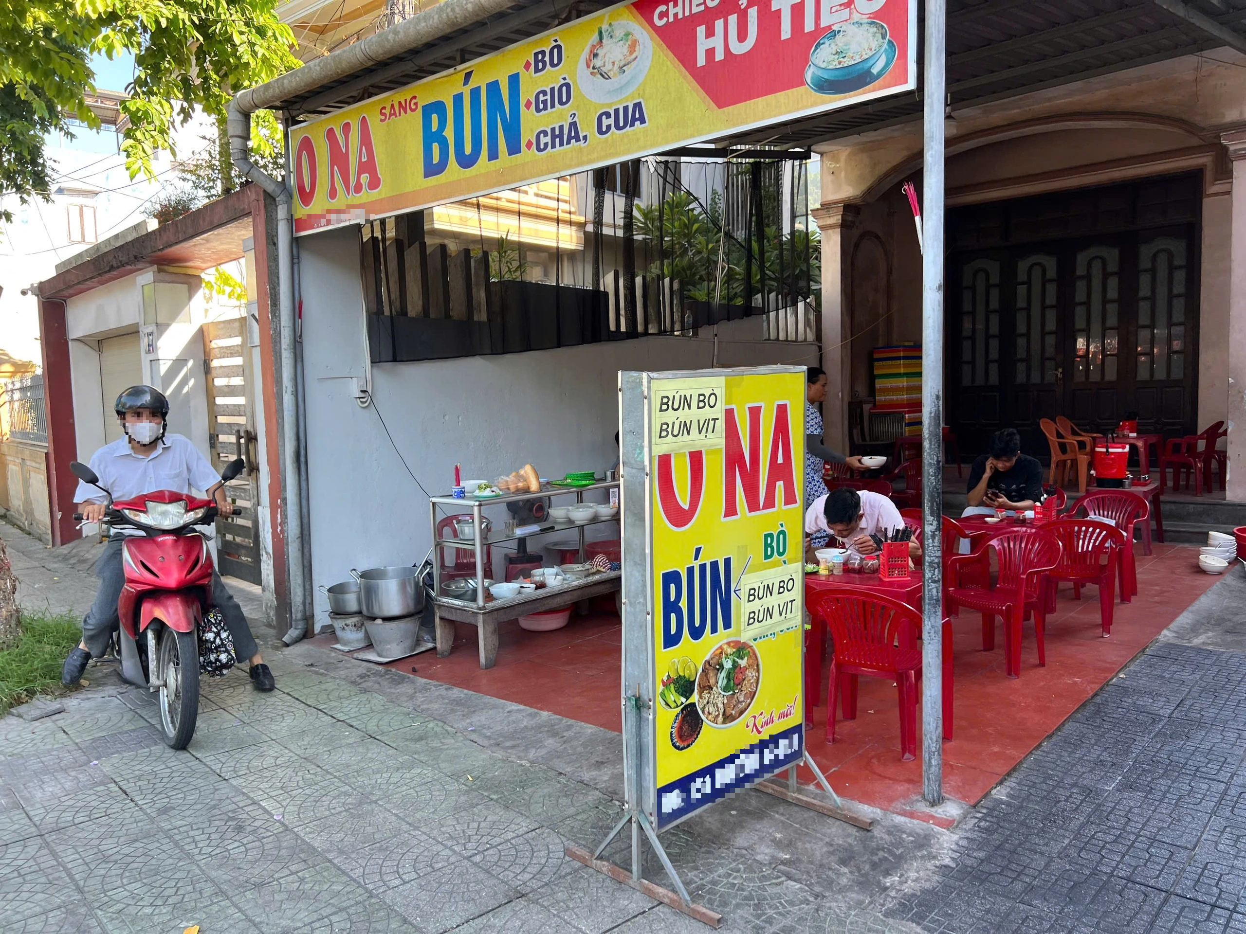 Quán bún bò Huế sửa bảng hiệu, đổi món: Vì sao giò chả bỗng ‘biến mất’? Quán bún bò Huế sửa bảng hiệu, đổi món: Vì sao giò chả bỗng ‘biến mất’?