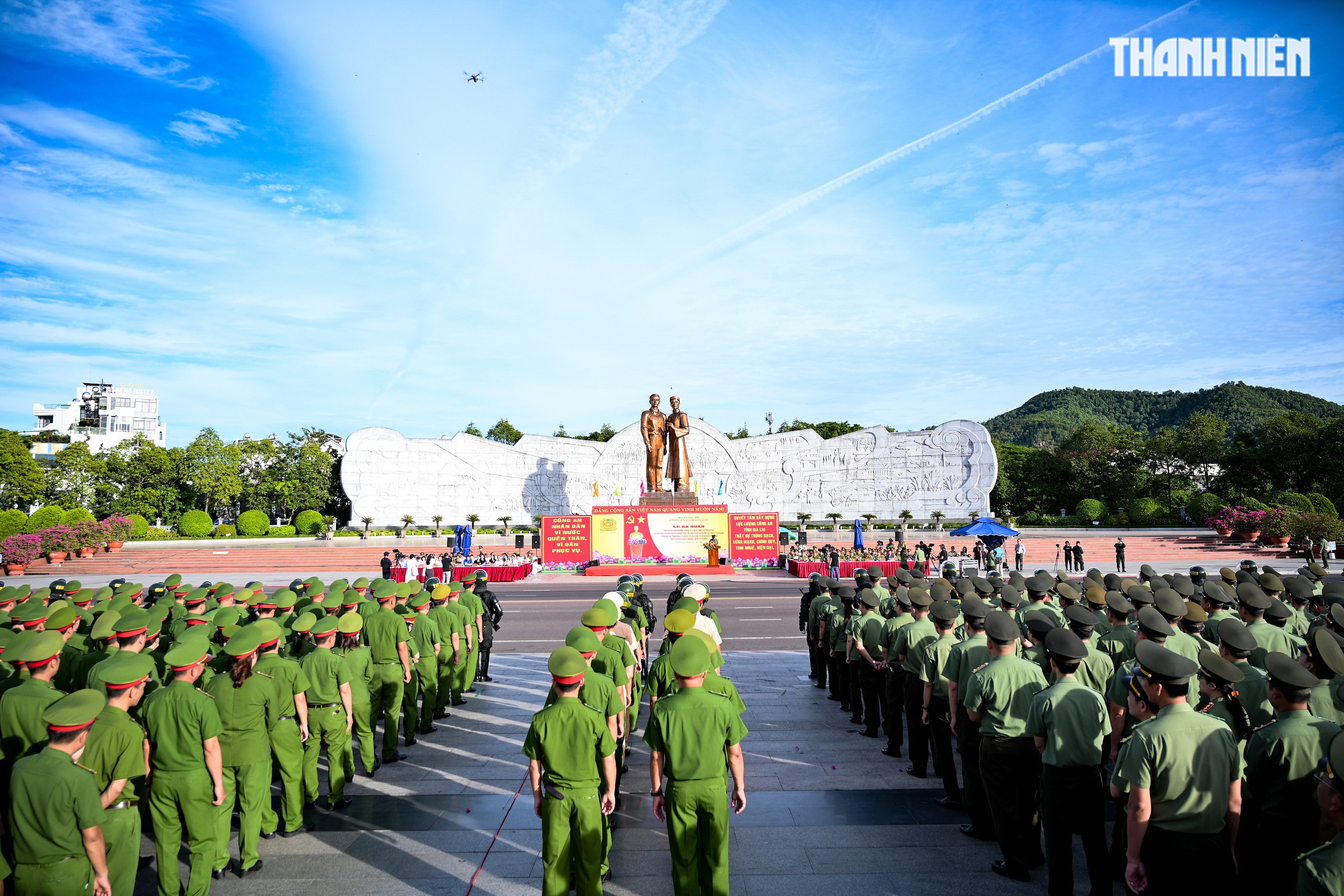 Mãn nhãn màn biểu diễn võ thuật trong lễ ra quân của Công an tỉnh Gia Lai - Ảnh 1.