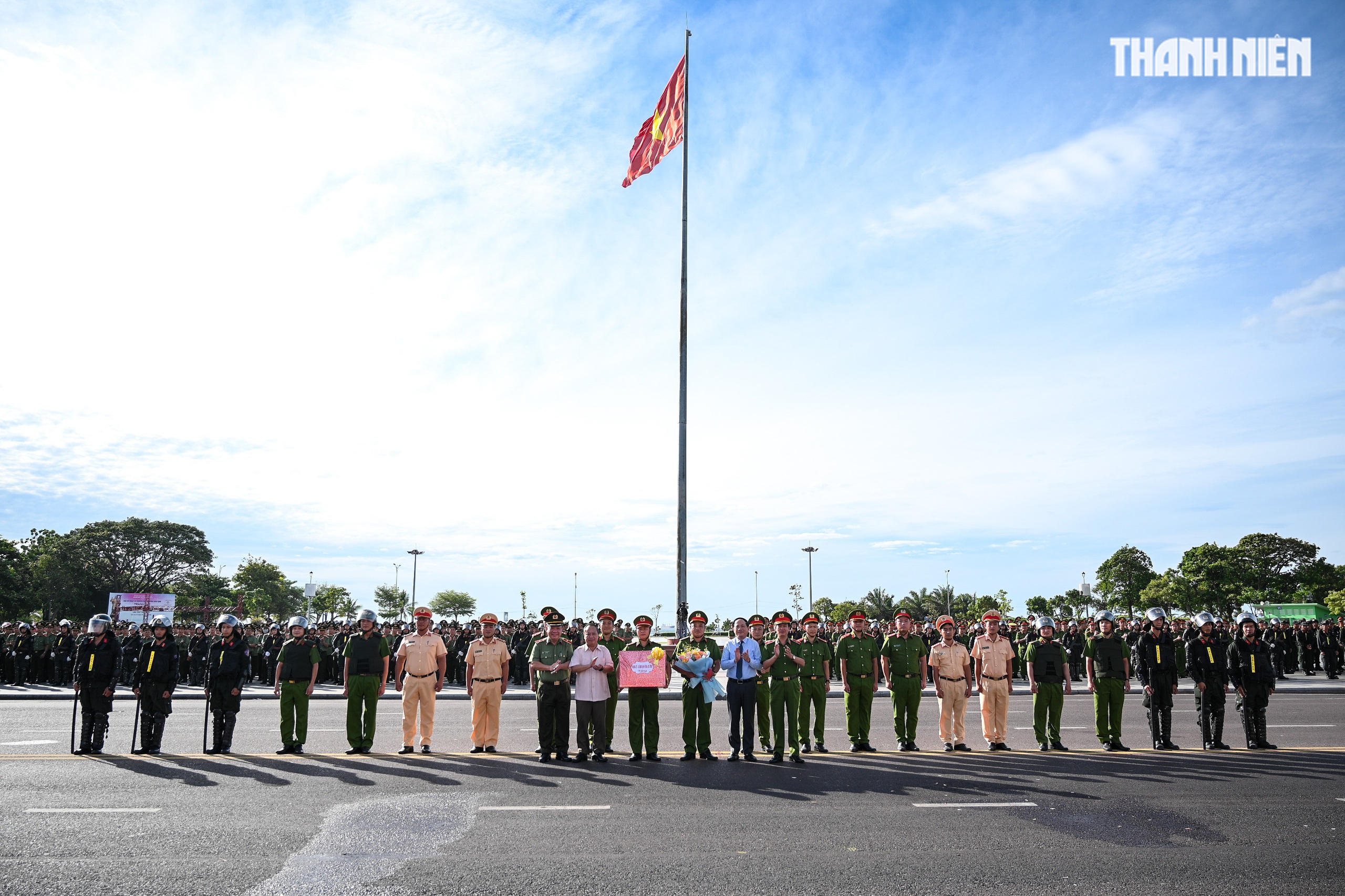 Mãn nhãn màn biểu diễn võ thuật trong lễ ra quân của Công an tỉnh Gia Lai - Ảnh 3.