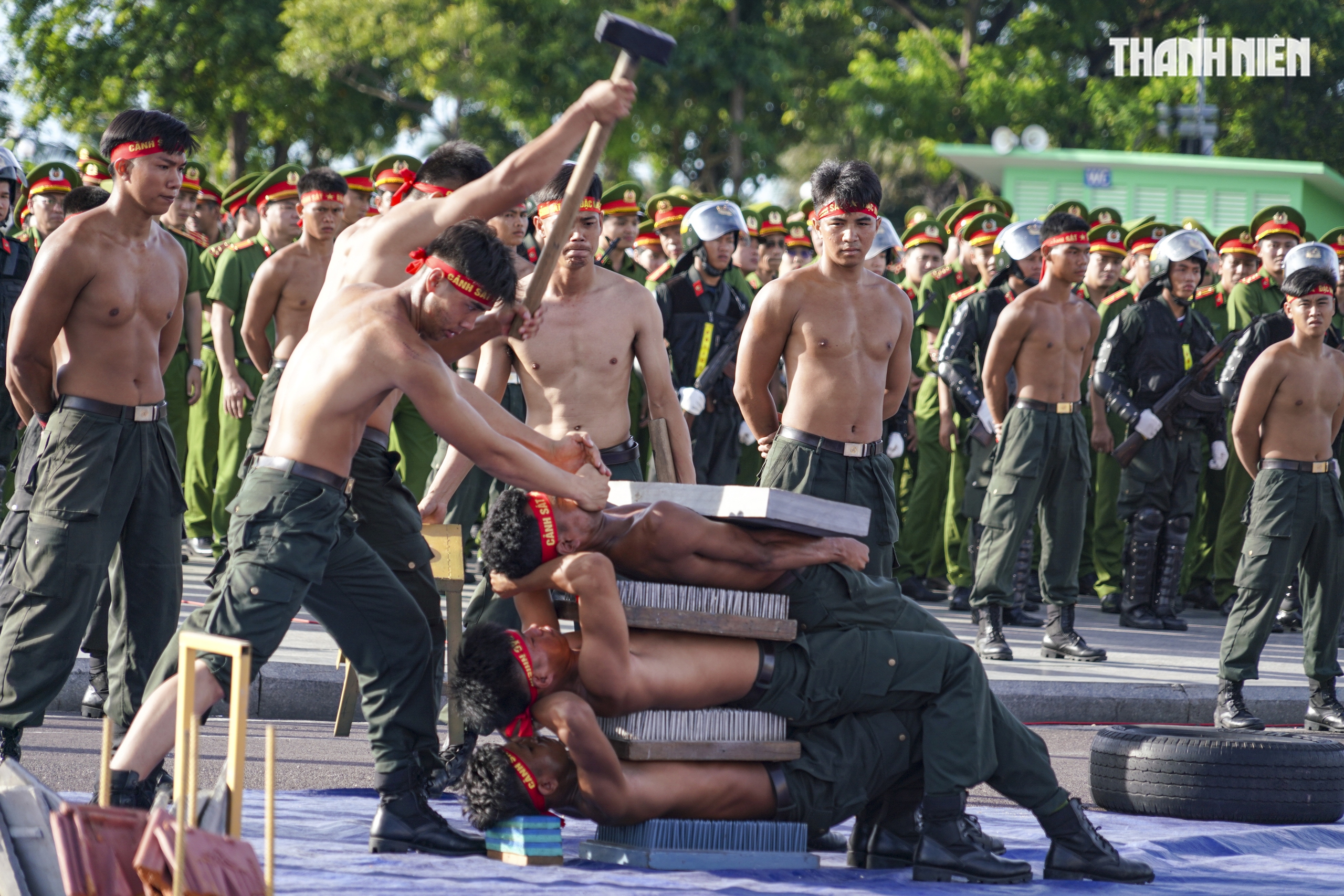Mãn nhãn màn biểu diễn võ thuật trong lễ ra quân của Công an tỉnh Gia Lai - Ảnh 22.