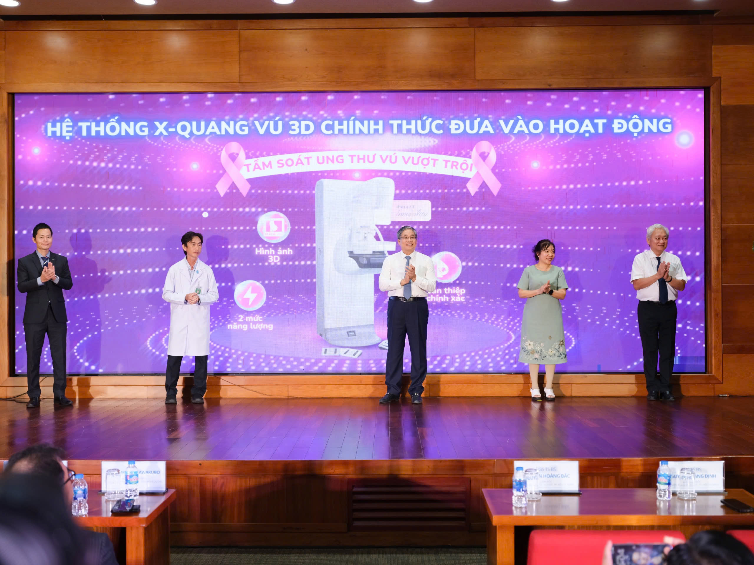 Bệnh viện Đại học Y Dược TP.HCM triển khai máy X-quang vú 3D công nghệ cao - Ảnh 2.