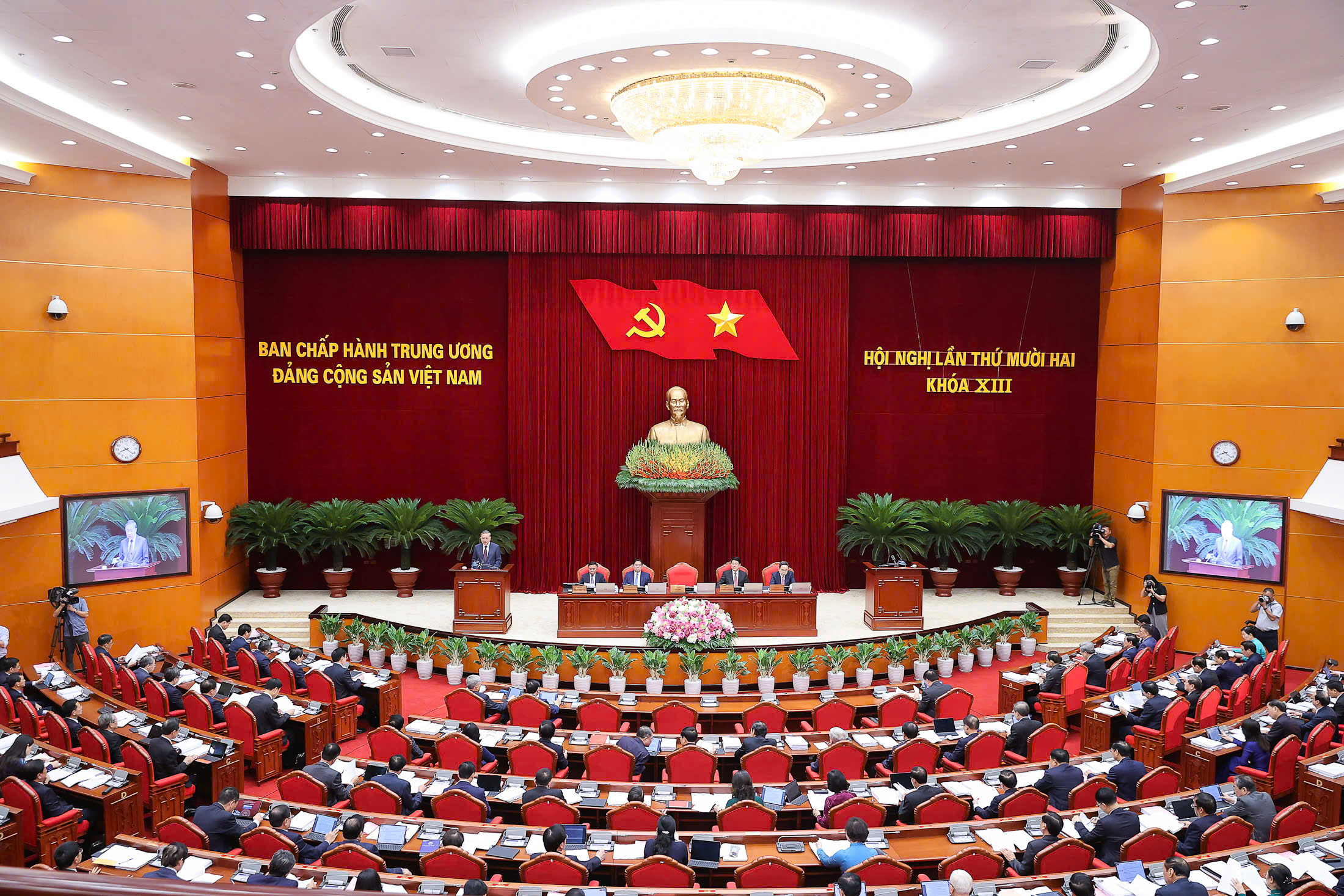 T.Ư Đảng thảo luận về tiêu chuẩn, số lượng đại biểu Đại hội XIV- Ảnh 1. T.Ư Đảng thảo luận về tiêu chuẩn, số lượng đại biểu Đại hội XIV- Ảnh 1.