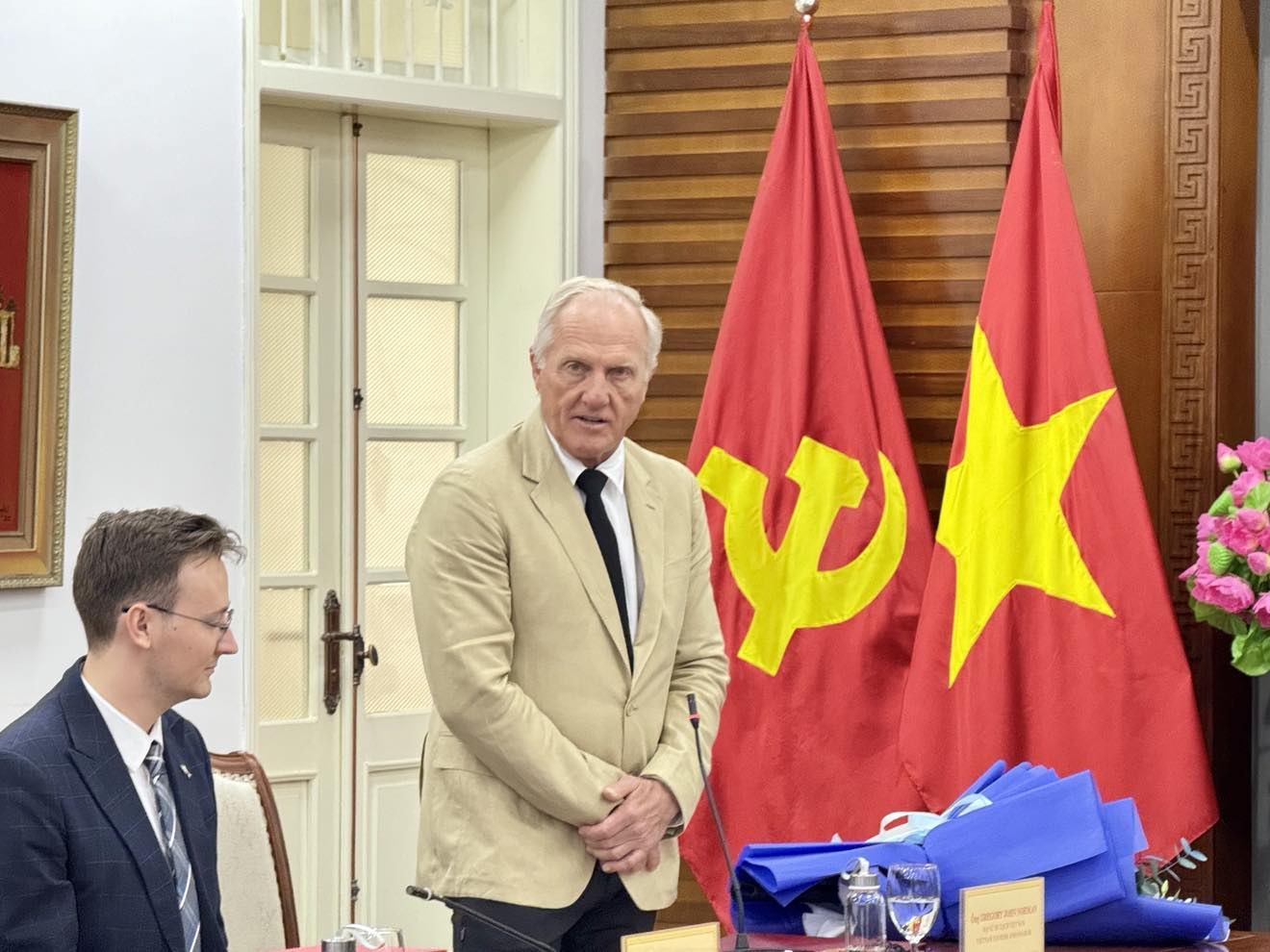 Huyền thoại golf Greg Norman được tái bổ nhiệm cương vị Đại sứ Du lịch Việt Nam  - Ảnh 3. Huyền thoại golf Greg Norman được tái bổ nhiệm cương vị Đại sứ Du lịch Việt Nam  - Ảnh 3.