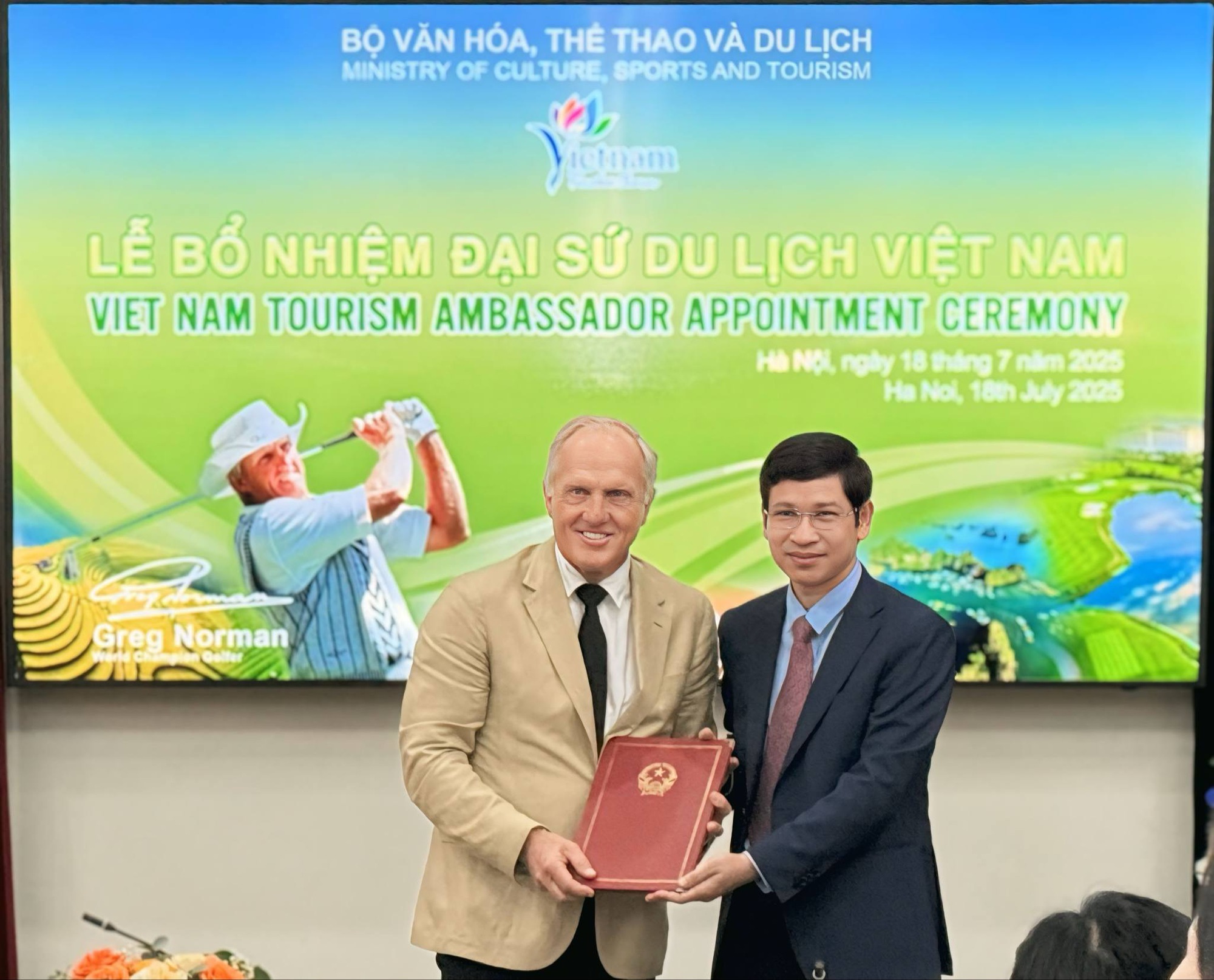 Huyền thoại golf Greg Norman được tái bổ nhiệm cương vị Đại sứ Du lịch Việt Nam  - Ảnh 1. Huyền thoại golf Greg Norman được tái bổ nhiệm cương vị Đại sứ Du lịch Việt Nam  - Ảnh 1.