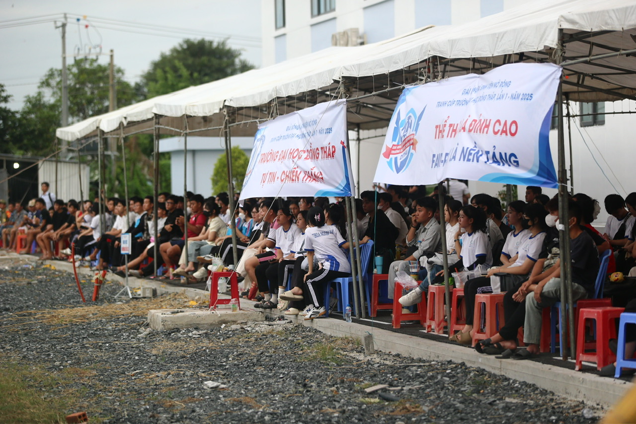 Huỳnh Quốc Cường. Phan Thanh Bình truyền cảm hứng cho giải sinh viên Trường ĐH Đồng Tháp- Ảnh 3. Huỳnh Quốc Cường. Phan Thanh Bình truyền cảm hứng cho giải sinh viên Trường ĐH Đồng Tháp- Ảnh 3.