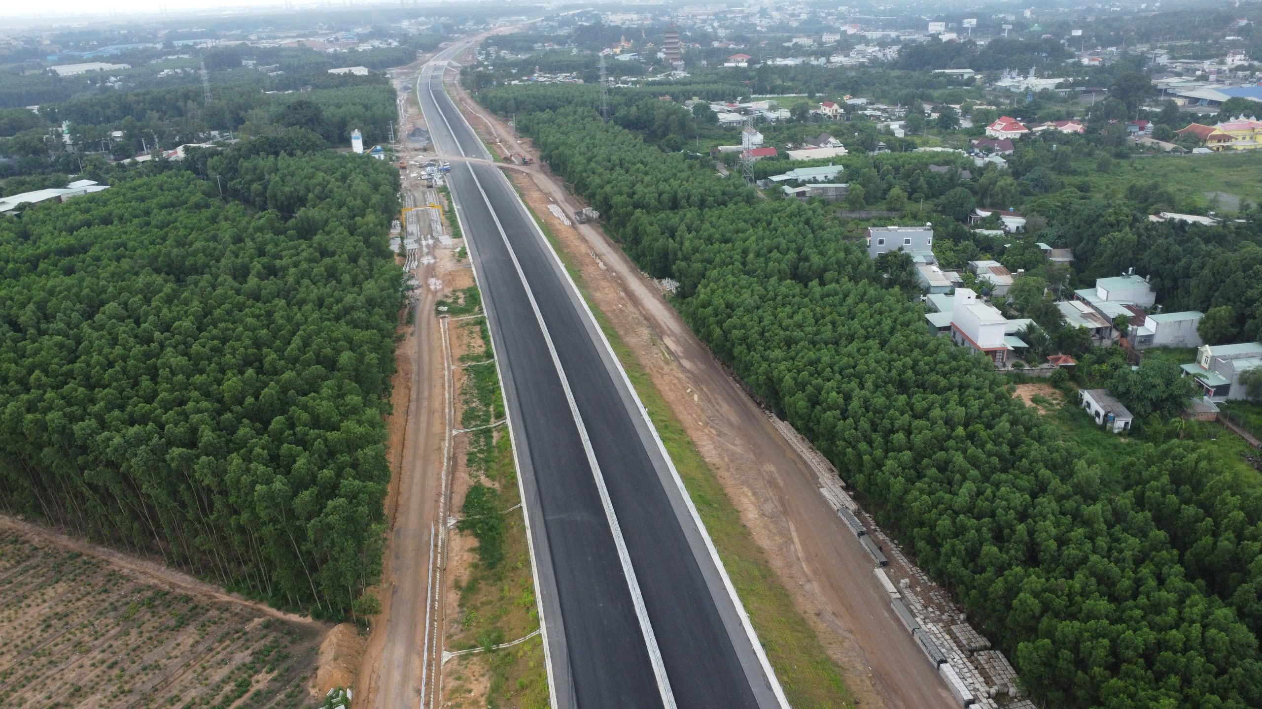 Thi công cao tốc Biên Hòa - Vũng Tàu: Những nhà thầu nào đang chậm tiến độ?- Ảnh 1. Thi công cao tốc Biên Hòa - Vũng Tàu: Những nhà thầu nào đang chậm tiến độ?- Ảnh 1.