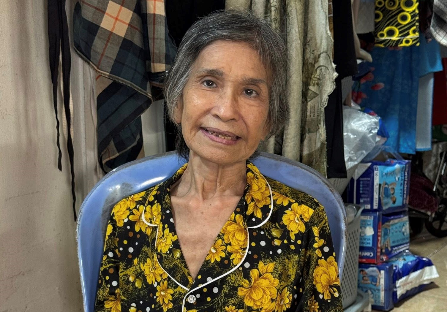 វិចិត្រករ Cai Luong Thanh The ស្នាក់នៅផ្ទះជួល។ តើលោកមានសុខភាពយ៉ាងណាក្នុងអាយុ ៨១ ឆ្នាំ? - រូបថត ១. Nghệ sĩ cải lương Thanh Thế ở trọ, sức khỏe ra sao tuổi 81?- Ảnh 1.