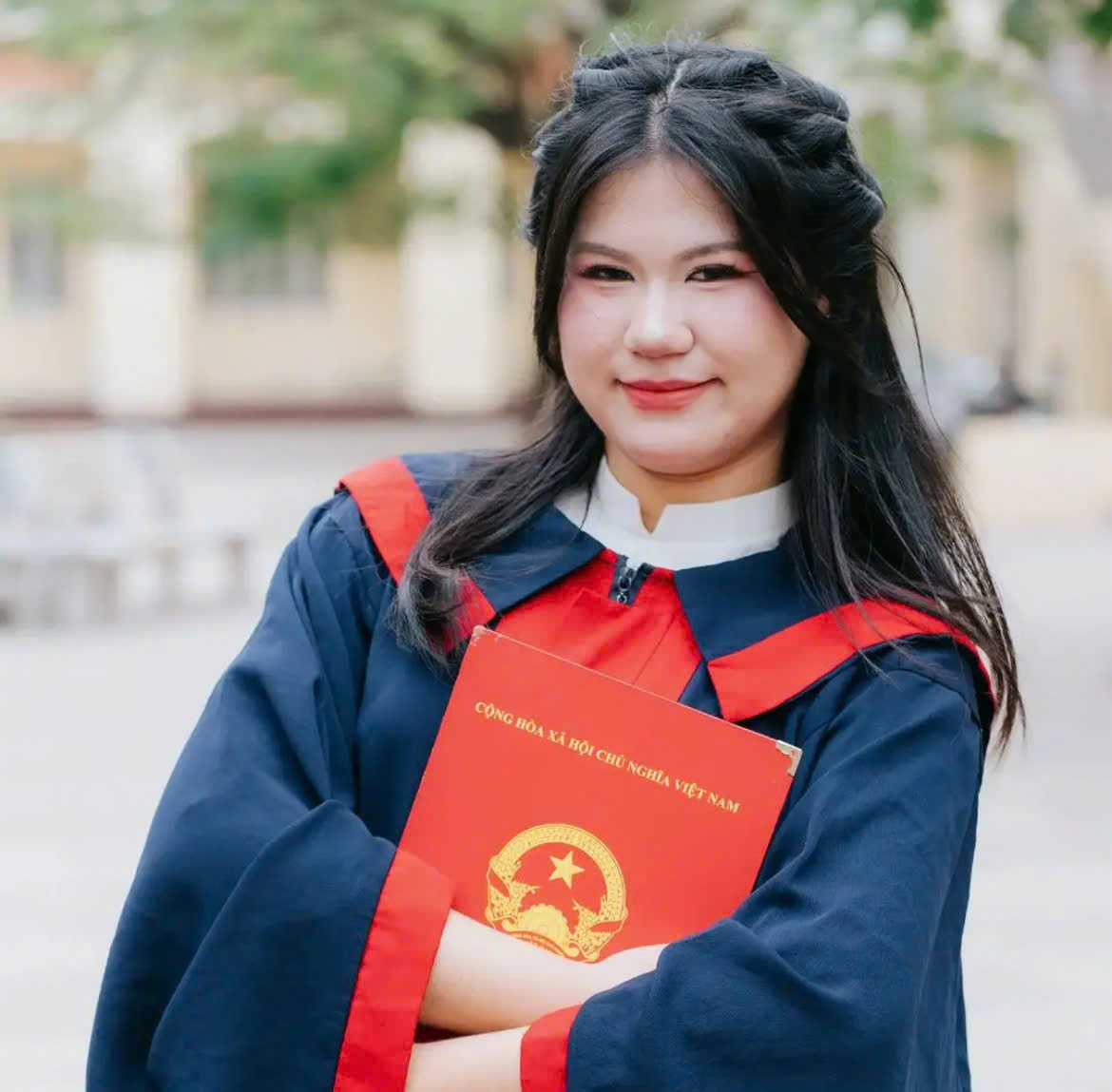 Những thí sinh đạt 9.75 điểm văn thi tốt nghiệp THPT đã học  - Ảnh 3.