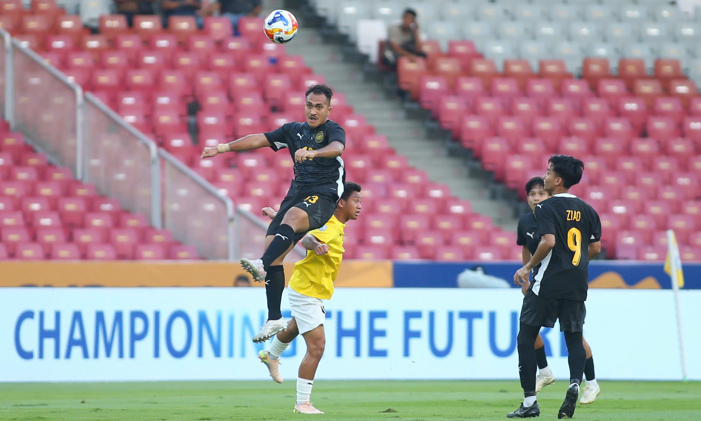 U.23 ម៉ាឡេស៊ី ឈ្នះក្ដីសង្ឃឹមឡើងវិញក្នុងវគ្គពាក់កណ្ដាលផ្ដាច់ព្រ័ត្រអាស៊ីអាគ្នេយ៍ - រូបថត ២. U.23 Malaysia thắng cực đậm, thắp lại hy vọng vào bán kết Đông Nam Á- Ảnh 2.