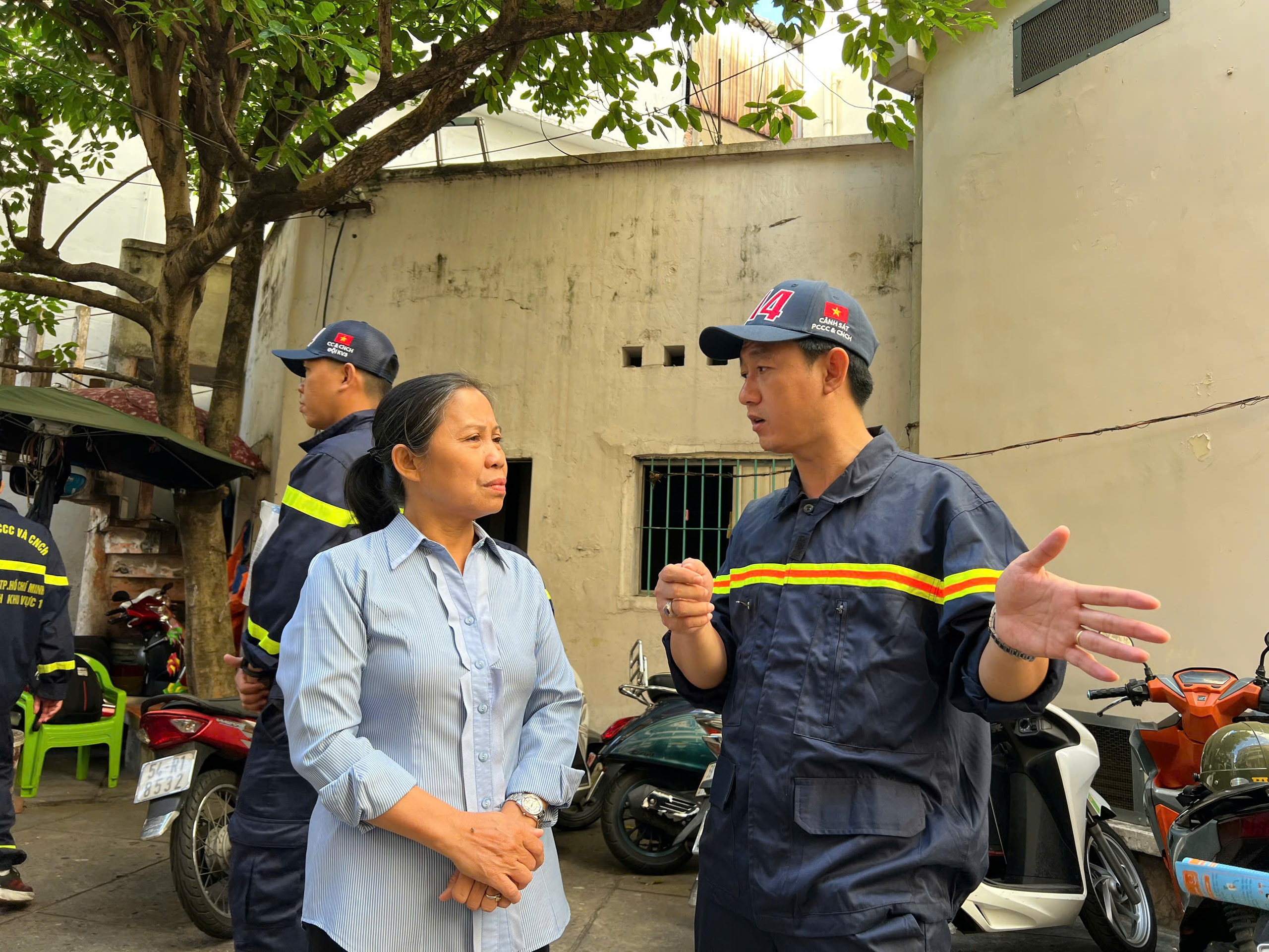 Công an TP.HCM 'gõ cửa từng nhà' tháo lồng sắt và trấn áp tội phạm- Ảnh 6.