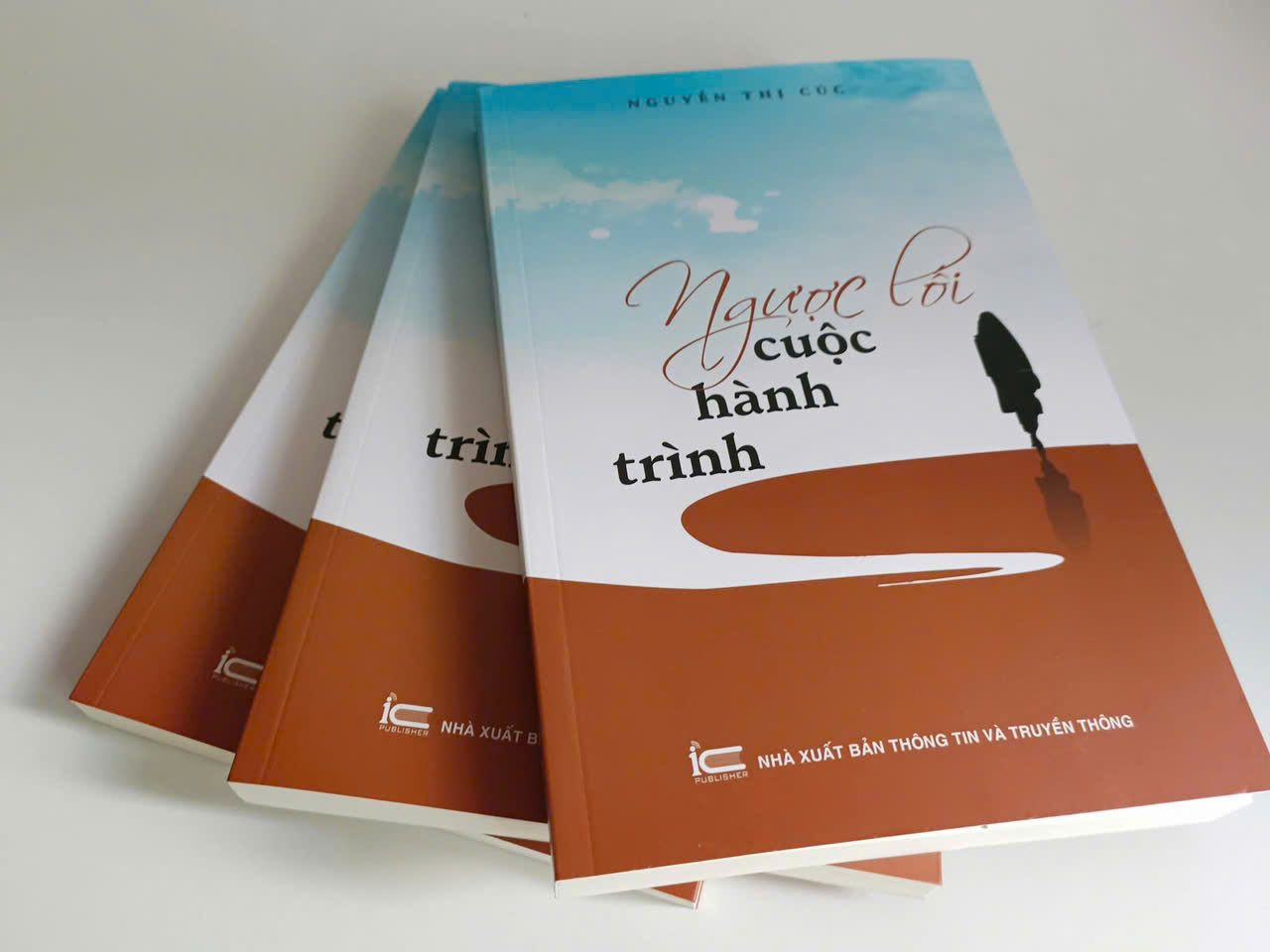 'Ngược lối cuộc hành trình' và những trang đời nhìn lại- Ảnh 1. 'Ngược lối cuộc hành trình' và những trang đời nhìn lại- Ảnh 1.