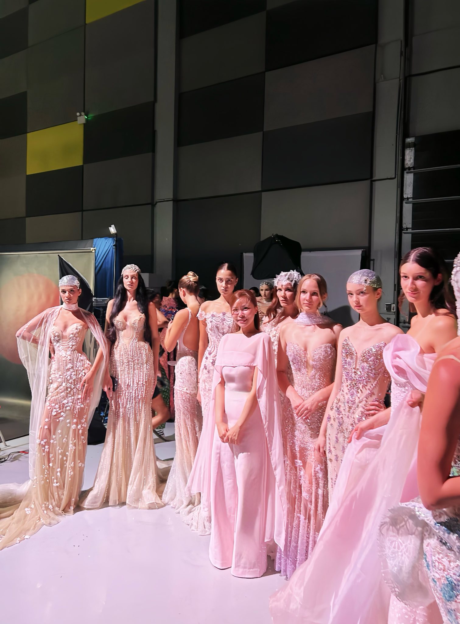 Thời trang Việt ở Trung Đông- Ảnh 2. Thời trang Việt ở Trung Đông- Ảnh 2.