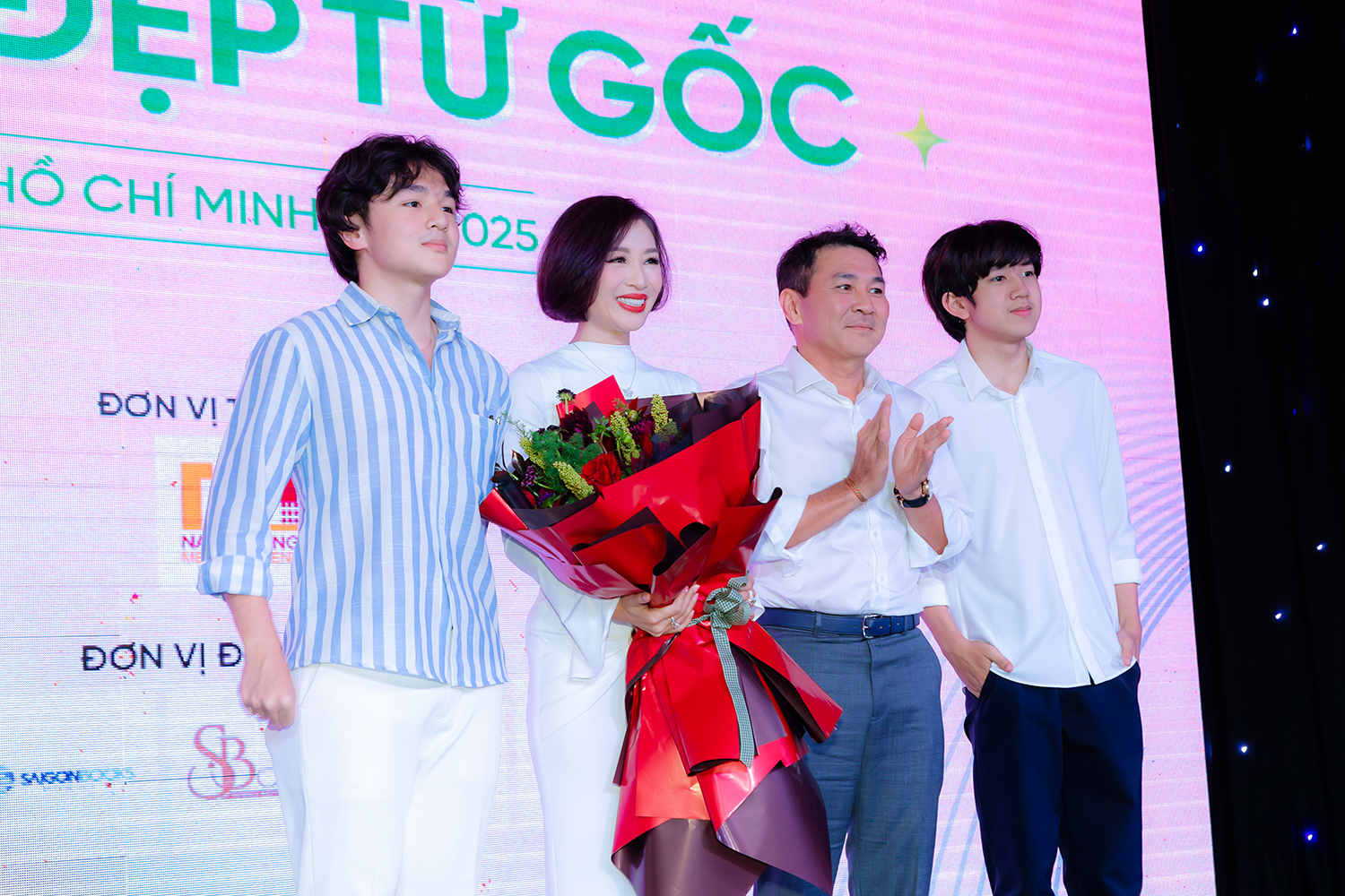 'Cô thư ký xinh đẹp' Thu Hương ra sao sau 30 năm đăng quang- Ảnh 2.