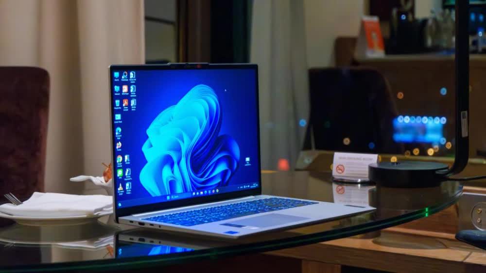 Thị phần Windows 11 sắp vượt qua Windows 10 - Ảnh 1.