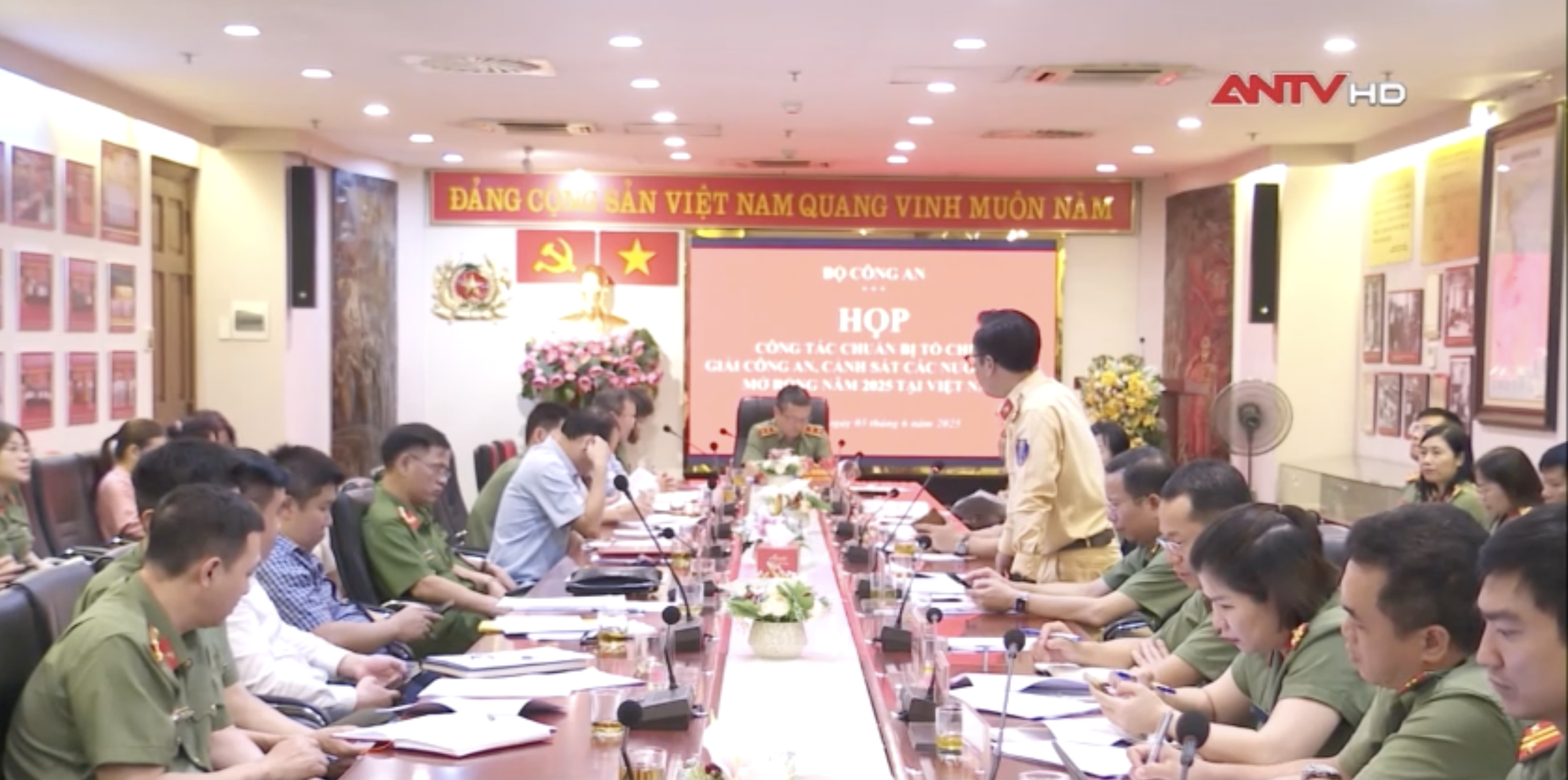 30.000 USD para a equipe vencedora do Torneio Aberto de Futebol da Polícia da ASEAN - Foto 1. 30.000 USD cho đội vô địch giải bóng đá Công an - Cảnh sát ASEAN mở rộng- Ảnh 1.