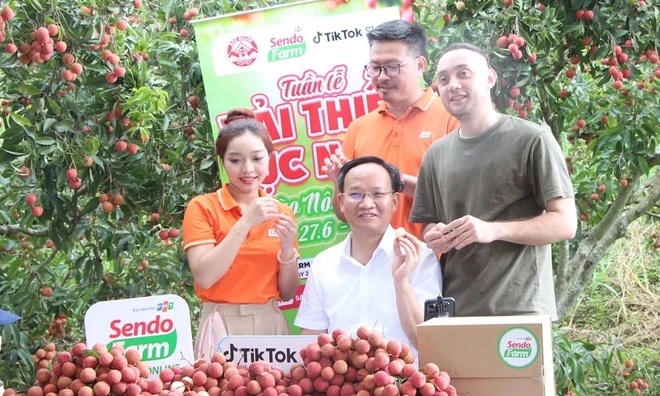 Xem nhanh 12h: Phó chủ tịch tỉnh livestream bán 54 tấn vải | Diễn biến mới vụ thịt heo C.P Xem nhanh 12h: Phó chủ tịch tỉnh livestream bán 54 tấn vải | Diễn biến mới vụ thịt heo C.P