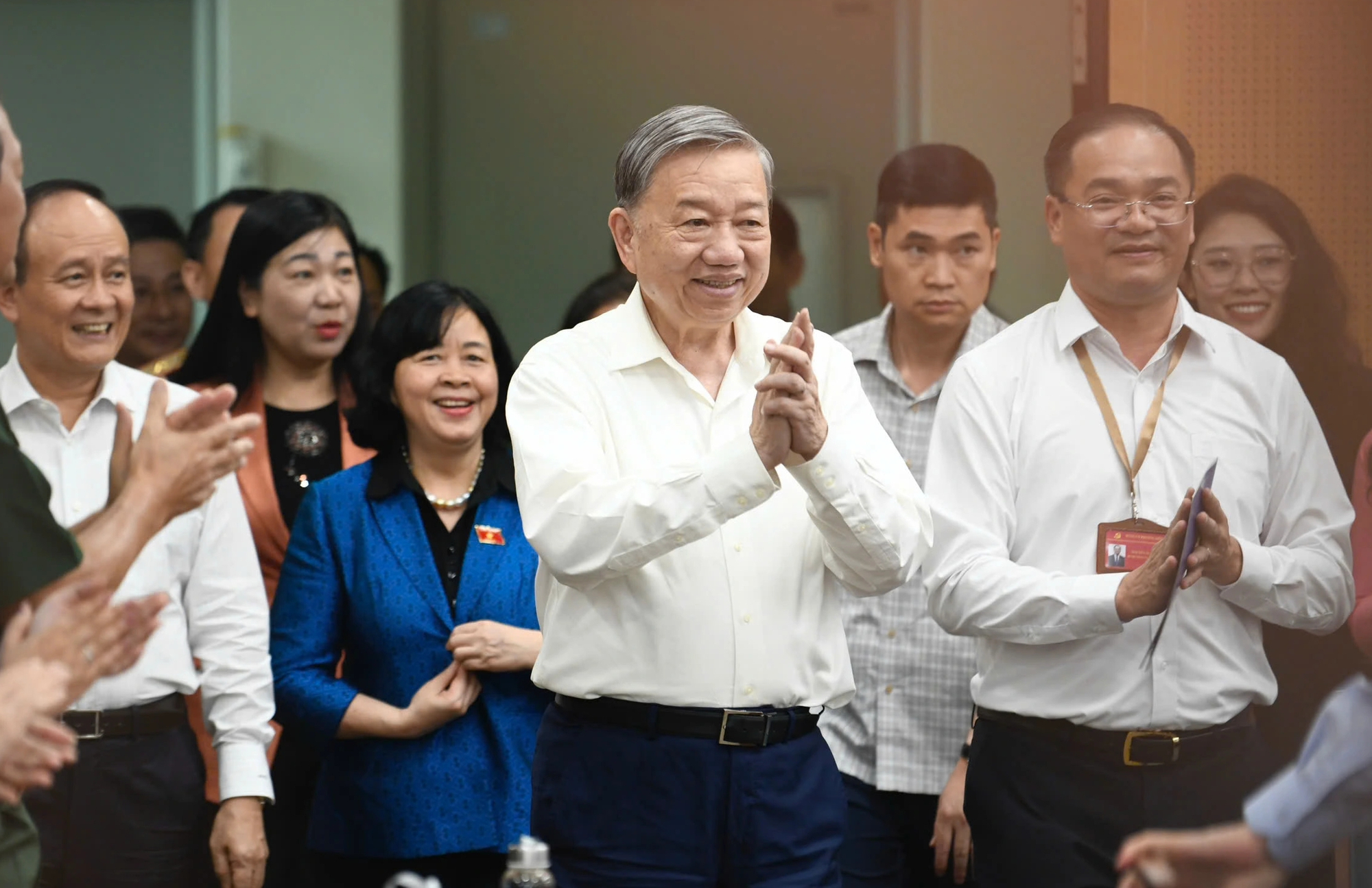 Tổng Bí thư Tô Lâm và các đại biểu Quốc hội tiếp xúc cử tri tại 11 phường của Hà Nội Tổng Bí thư Tô Lâm và các đại biểu Quốc hội tiếp xúc cử tri tại 11 phường của Hà Nội