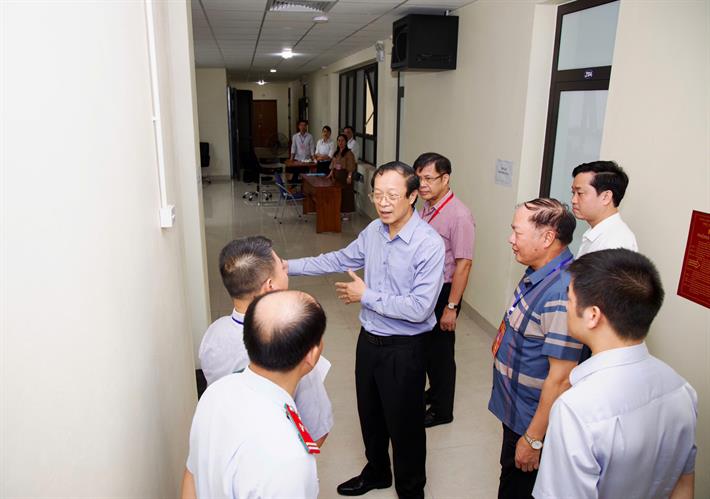 Kunnskapsdepartementet: Karaktersetting av avgangseksamener fra videregående skole må anerkjenne kandidatenes innsats - Bilde 1. Bộ GD-ĐT: Chấm thi tốt nghiệp THPT cần ghi nhận nỗ lực làm bài của thí sinh- Ảnh 1.